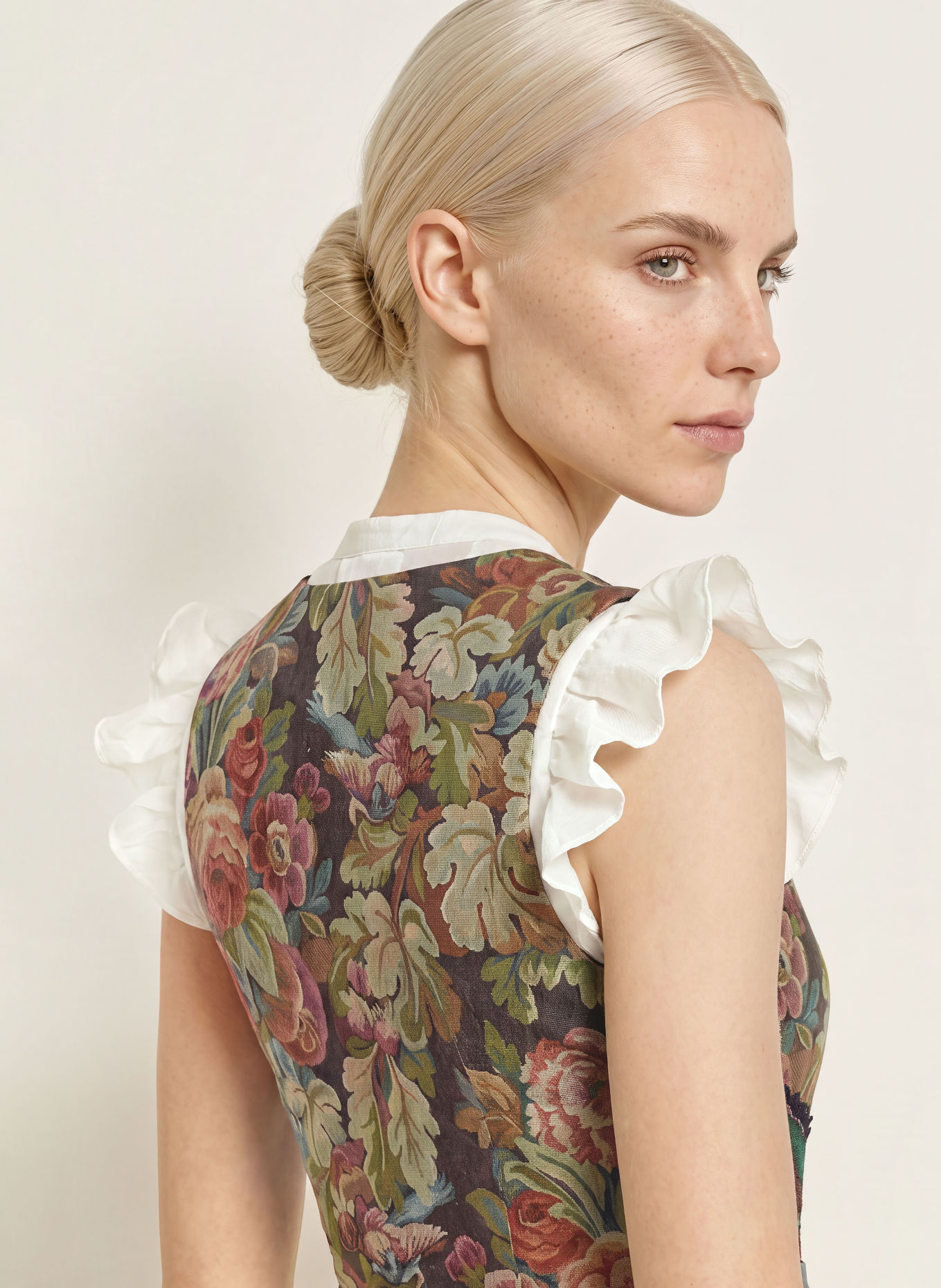 SPORTALM Dirndl HASELBACH met kant: DONKERBLAUW / DONKERROOD / GROEN