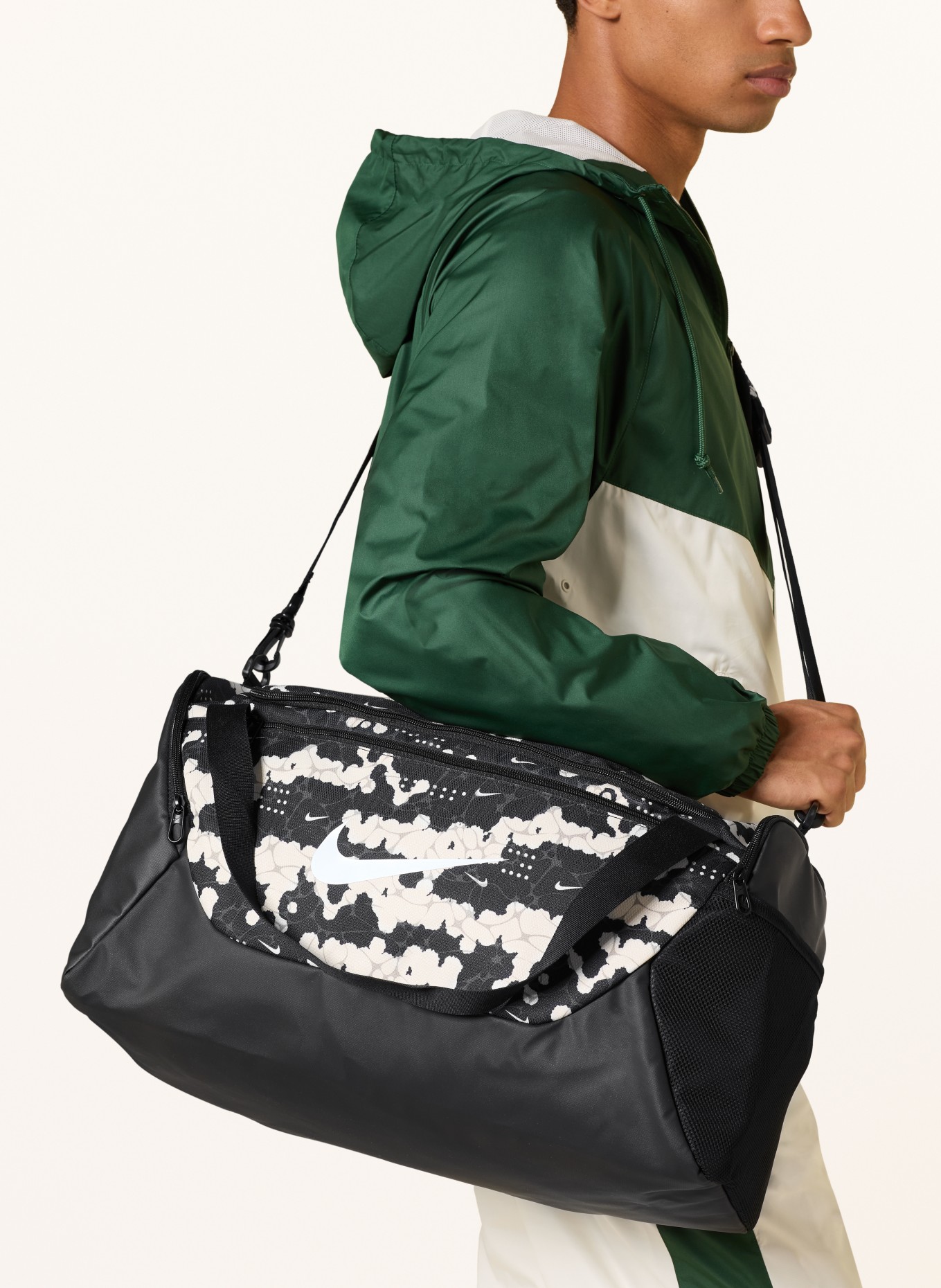 Nike Sporttasche BRASILIA: DUNKELGRAU / CREME / SCHWARZ