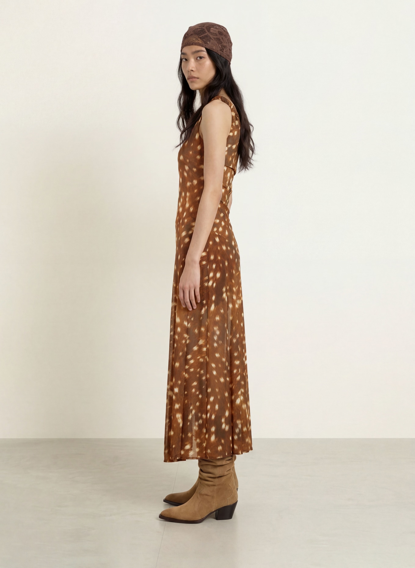 ESTHÉ One-shoulder-kjole i jersey: MØRKEBRUN / BEIGE