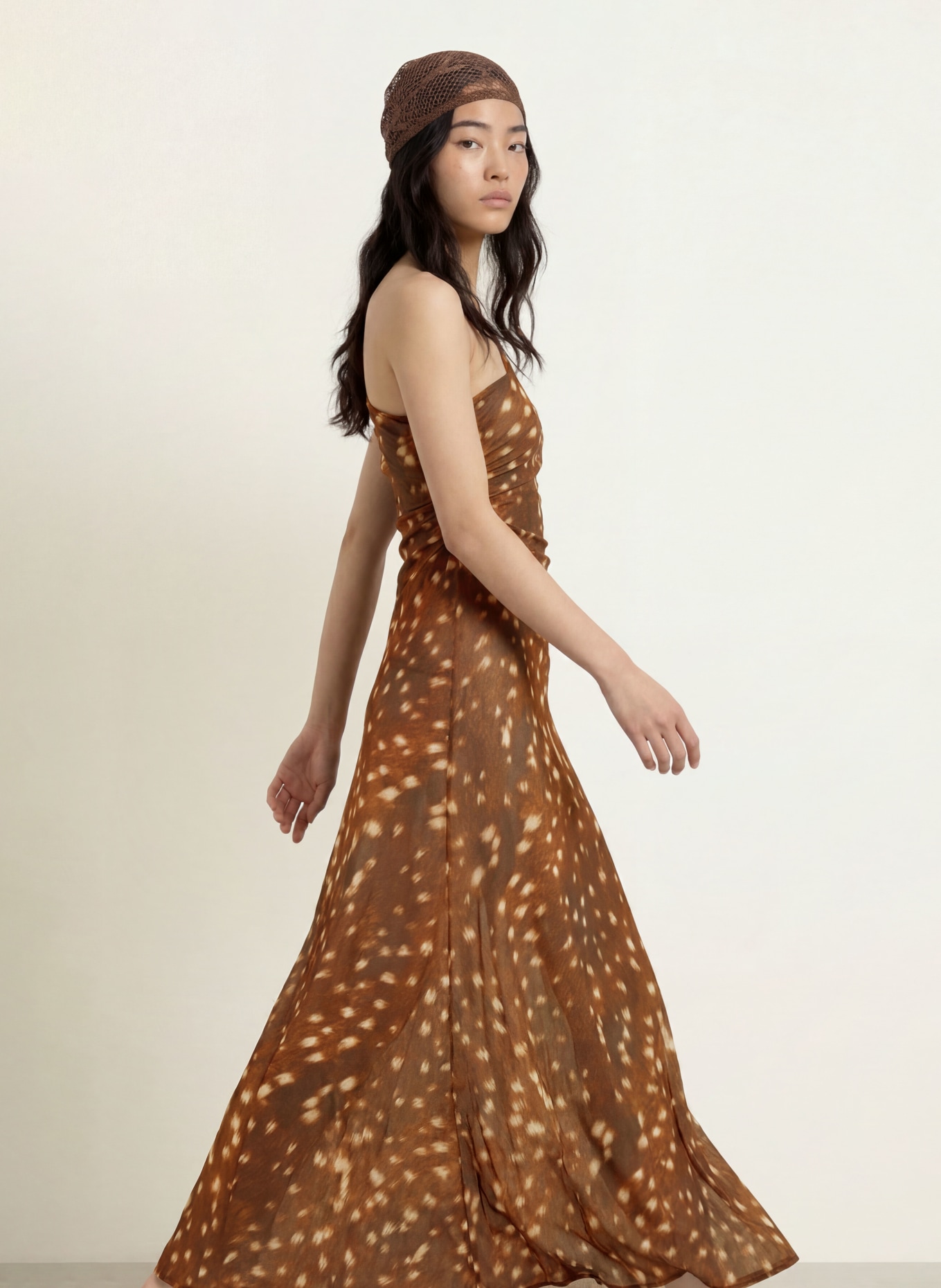 ESTHÉ One-shoulder-kjole i jersey: MØRKEBRUN / BEIGE