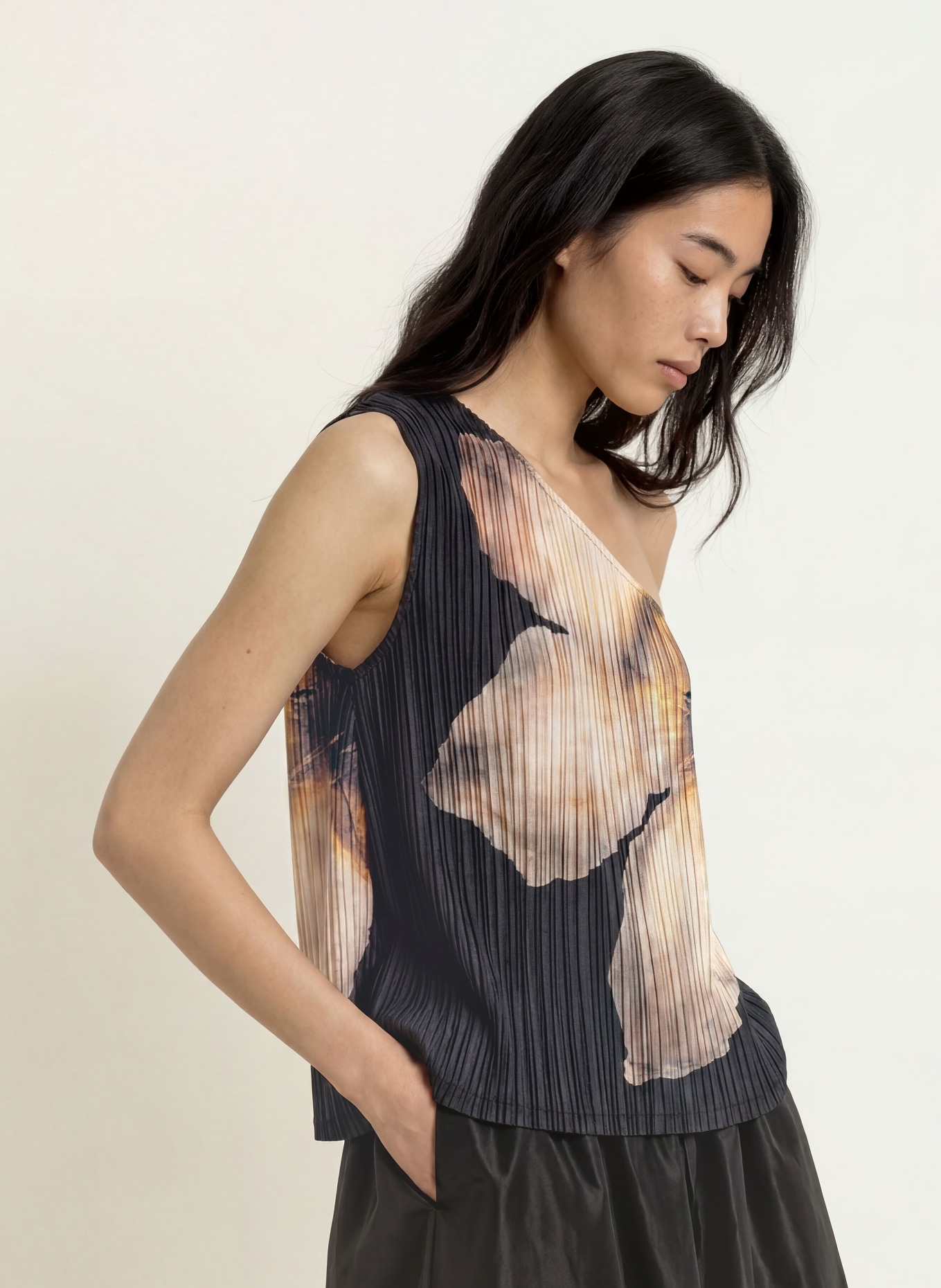 ESTHÉ One-Shoulder-Top mit Plissees: SCHWARZ / BEIGE / HELLGELB