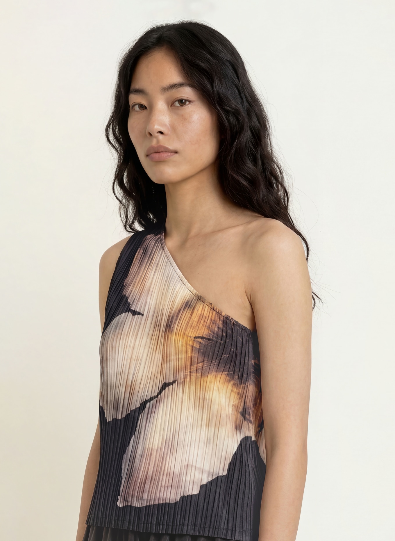 ESTHÉ One-Shoulder-Top mit Plissees: SCHWARZ / BEIGE / HELLGELB