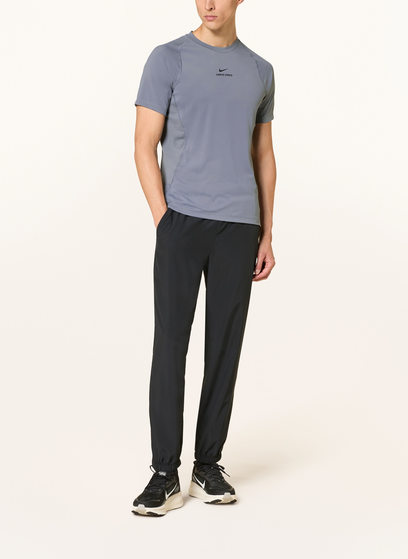 Nike Funktionsshirt PRO TRAINING: GRAU / SCHWARZ