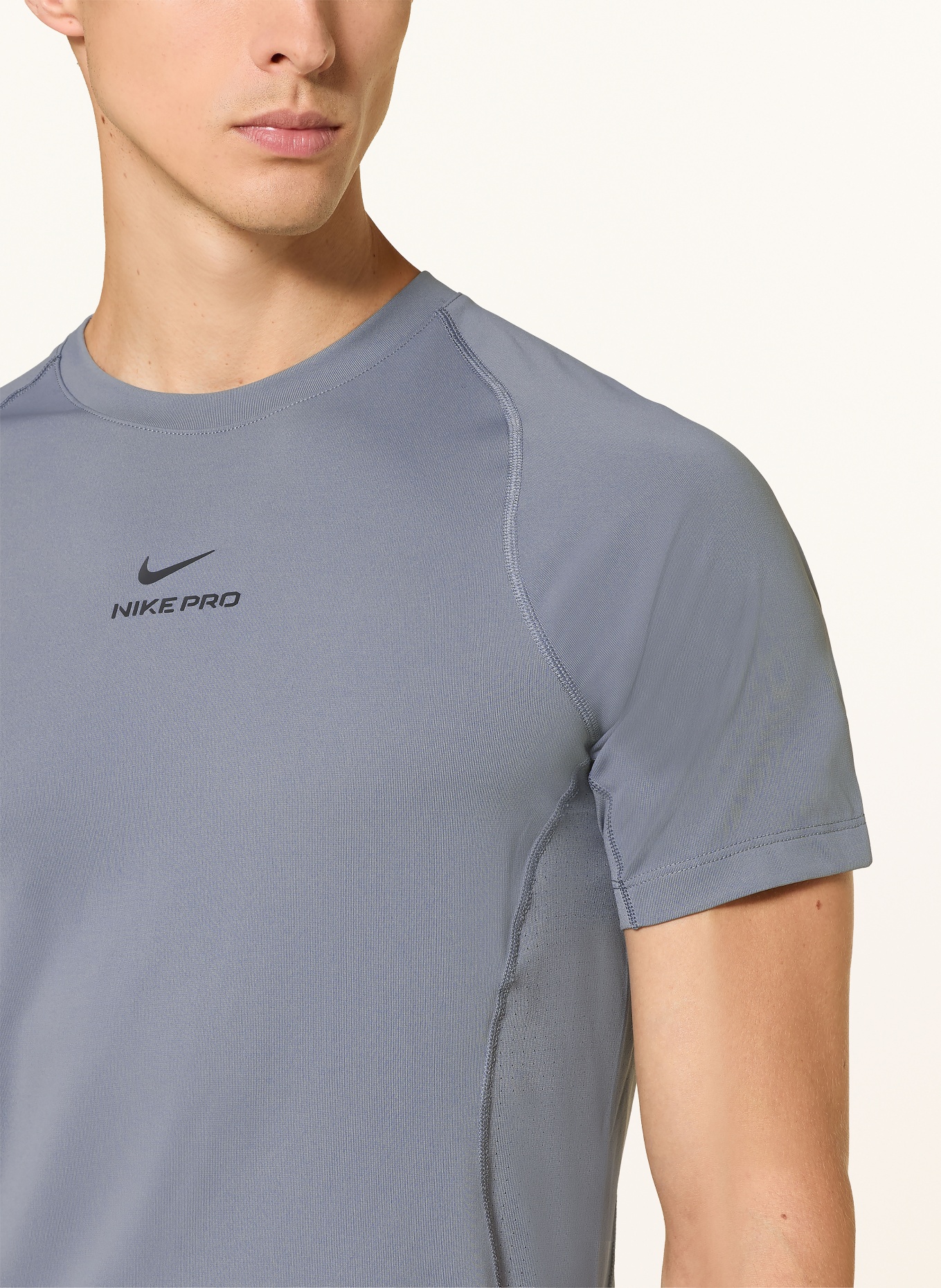 Nike Funktionsshirt PRO TRAINING: GRAU / SCHWARZ