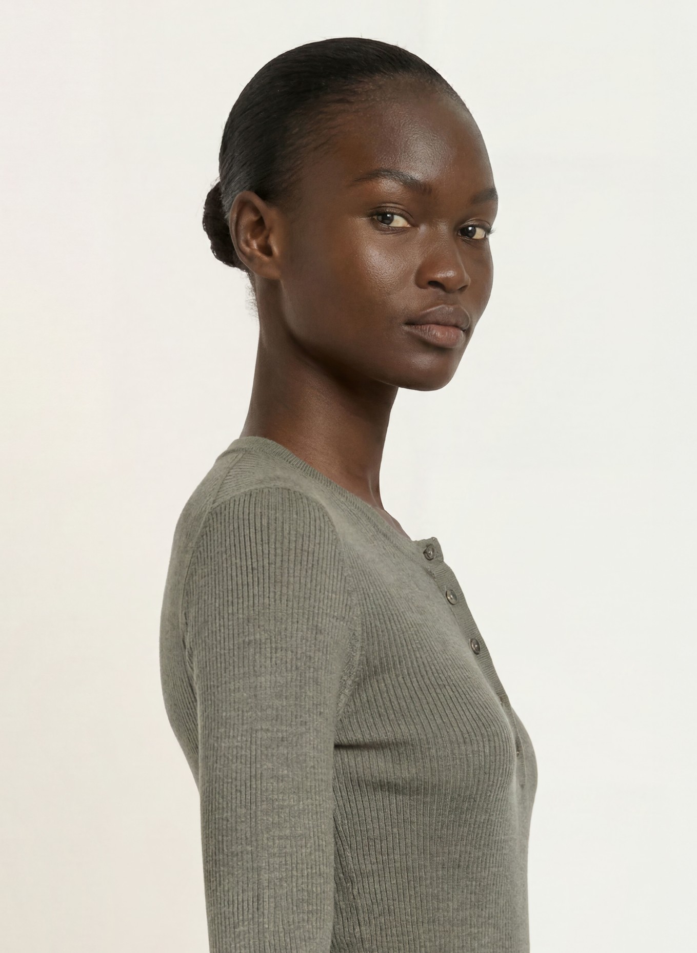 BOSS Henley tričko FELICONIA: OLIVOVÁ