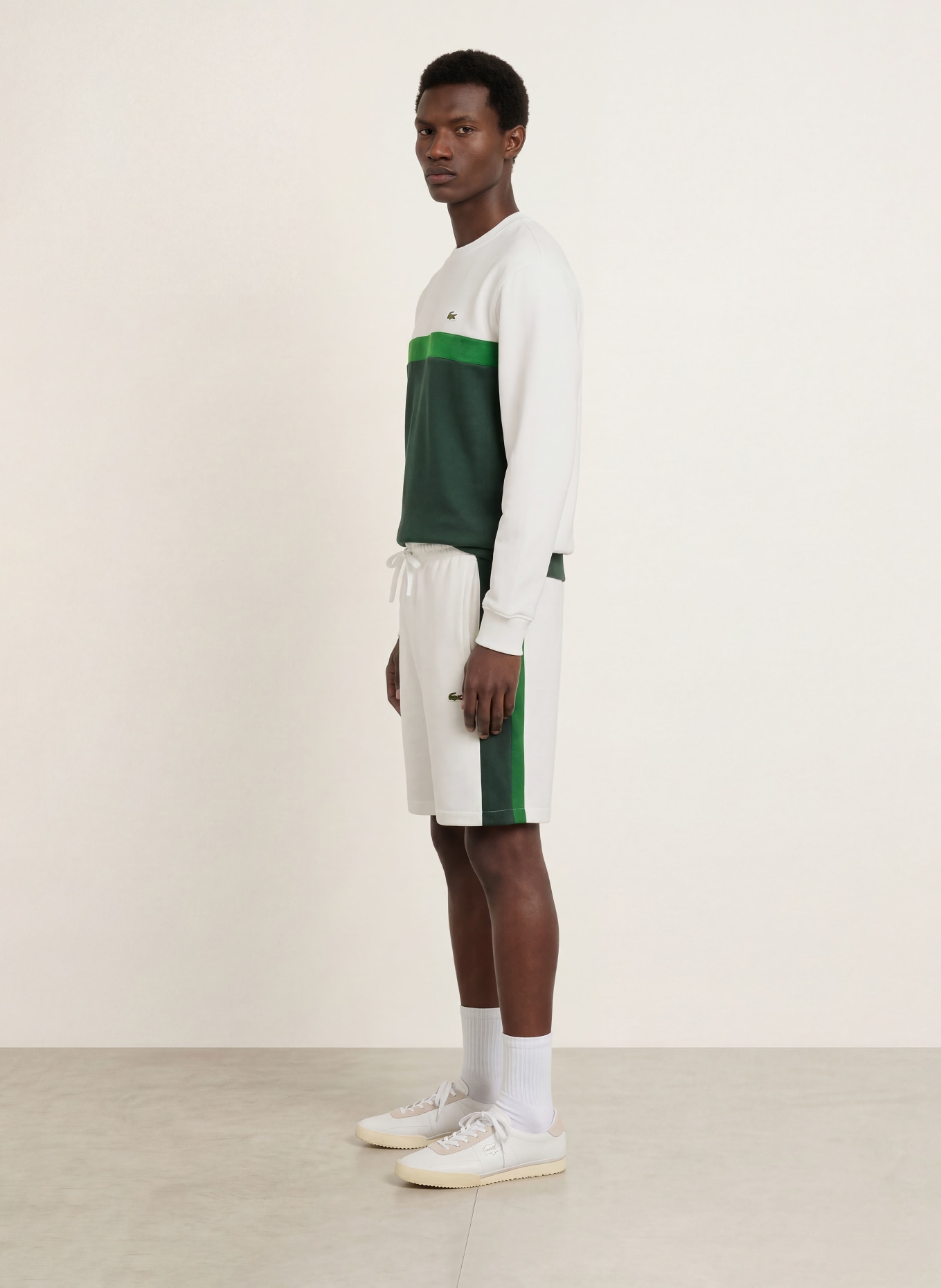 LACOSTE Sweatshorts med normal passform: MÖRKGRÖN / VIT
