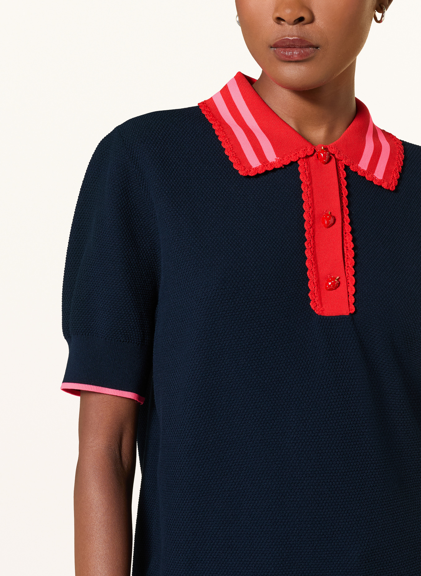 ESSENTIEL ANTWERP Strick-Poloshirt: DUNKELBLAU / NEONROSA / ROT