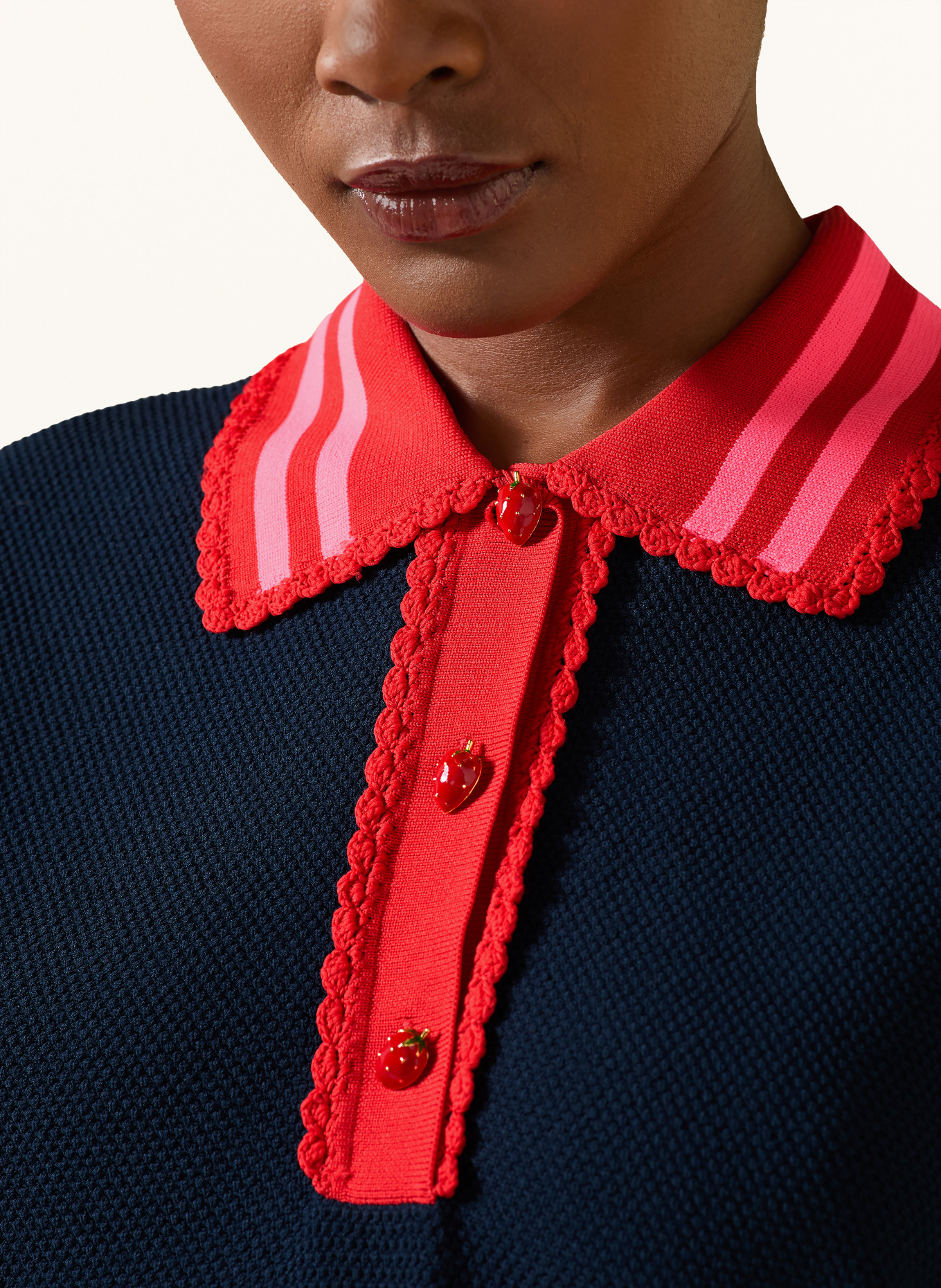 ESSENTIEL ANTWERP Strick-Poloshirt: DUNKELBLAU / NEONROSA / ROT