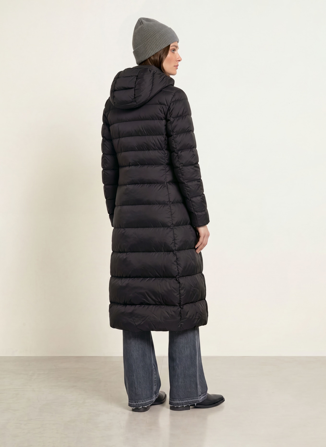 Blauer Daunenmantel: SCHWARZ