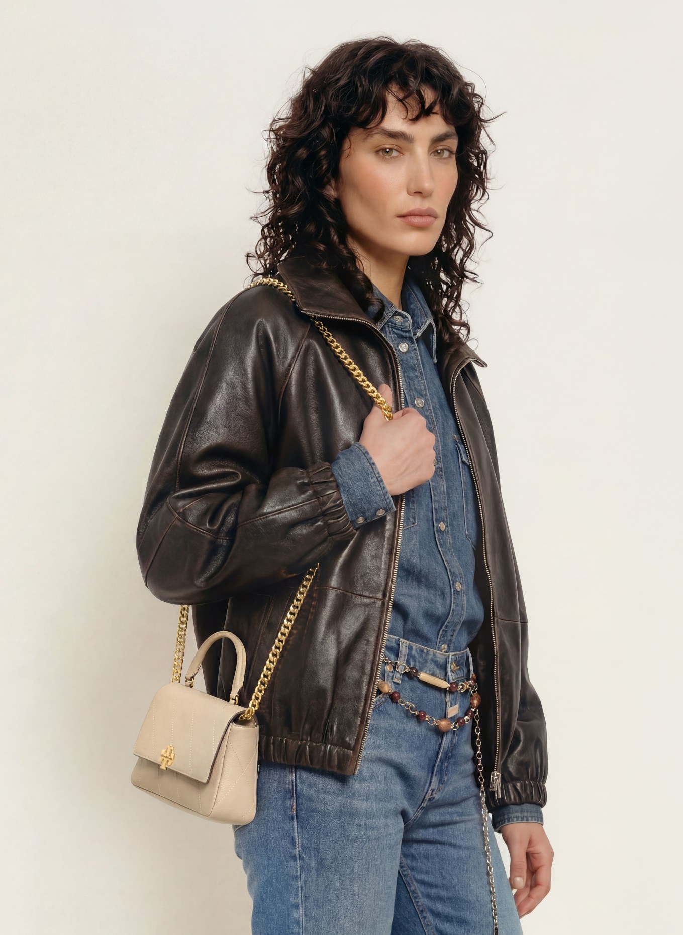TORY BURCH Axelväska CHARLIE MINI: BEIGE