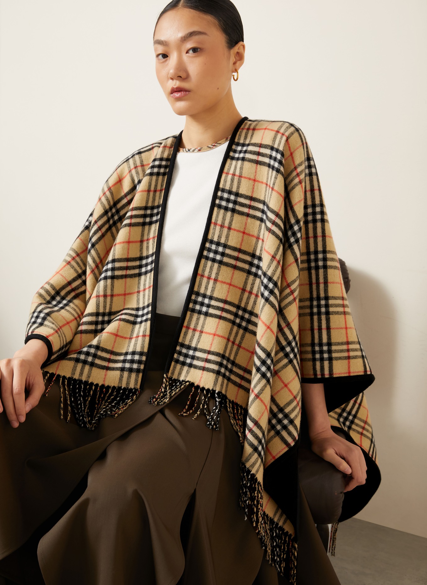 BURBERRY Cape: NEGRU / BEJ / PORTOCALIU