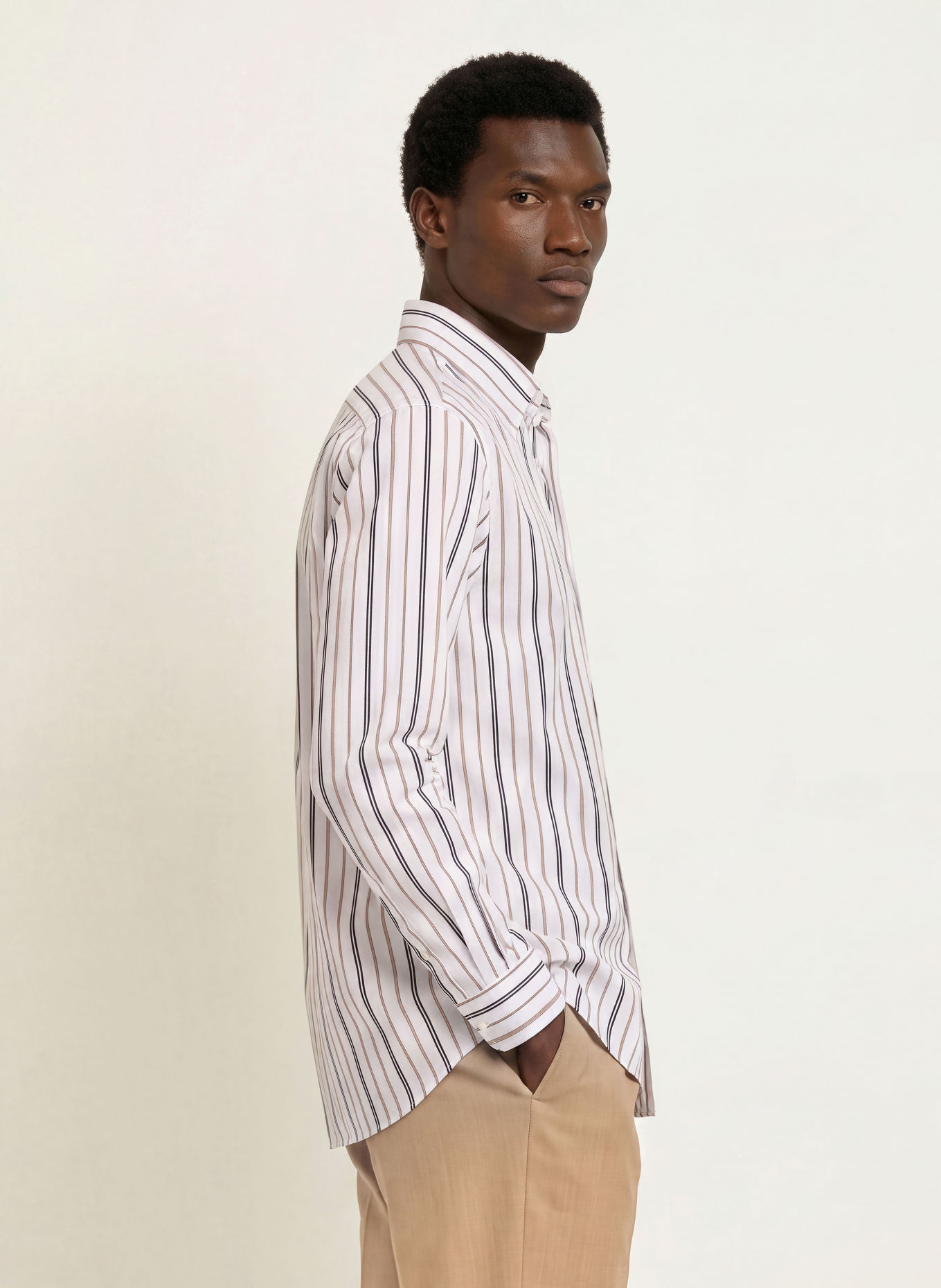 BOSS Chemise LIAM coupe classique: BLANC / CHAMEAU / NOIR