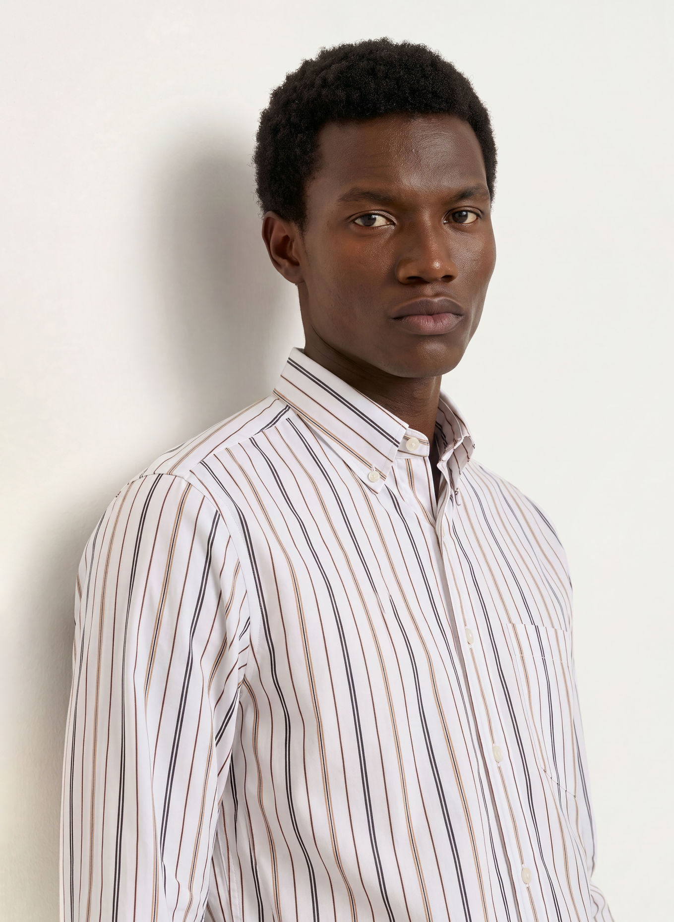 BOSS Chemise LIAM coupe classique: BLANC / CHAMEAU / NOIR