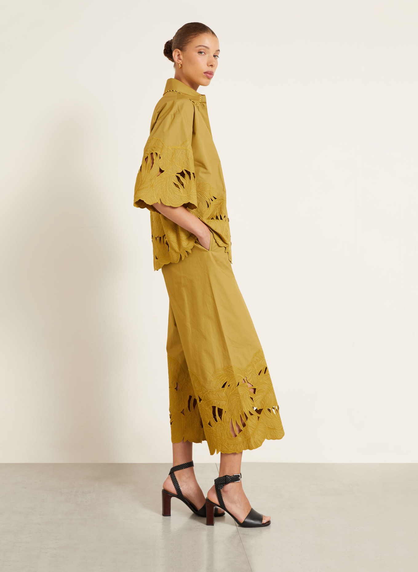ZIMMERMANN Pantaloni 7/8 MAHON cu dantelă perforată: OLIV