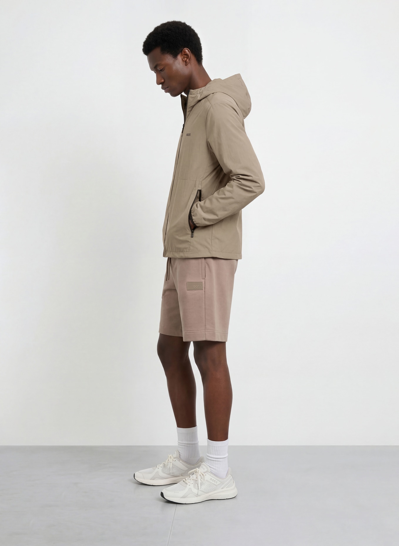 BOSS Funktionsjakke AIRYNIX: BEIGE / SORT