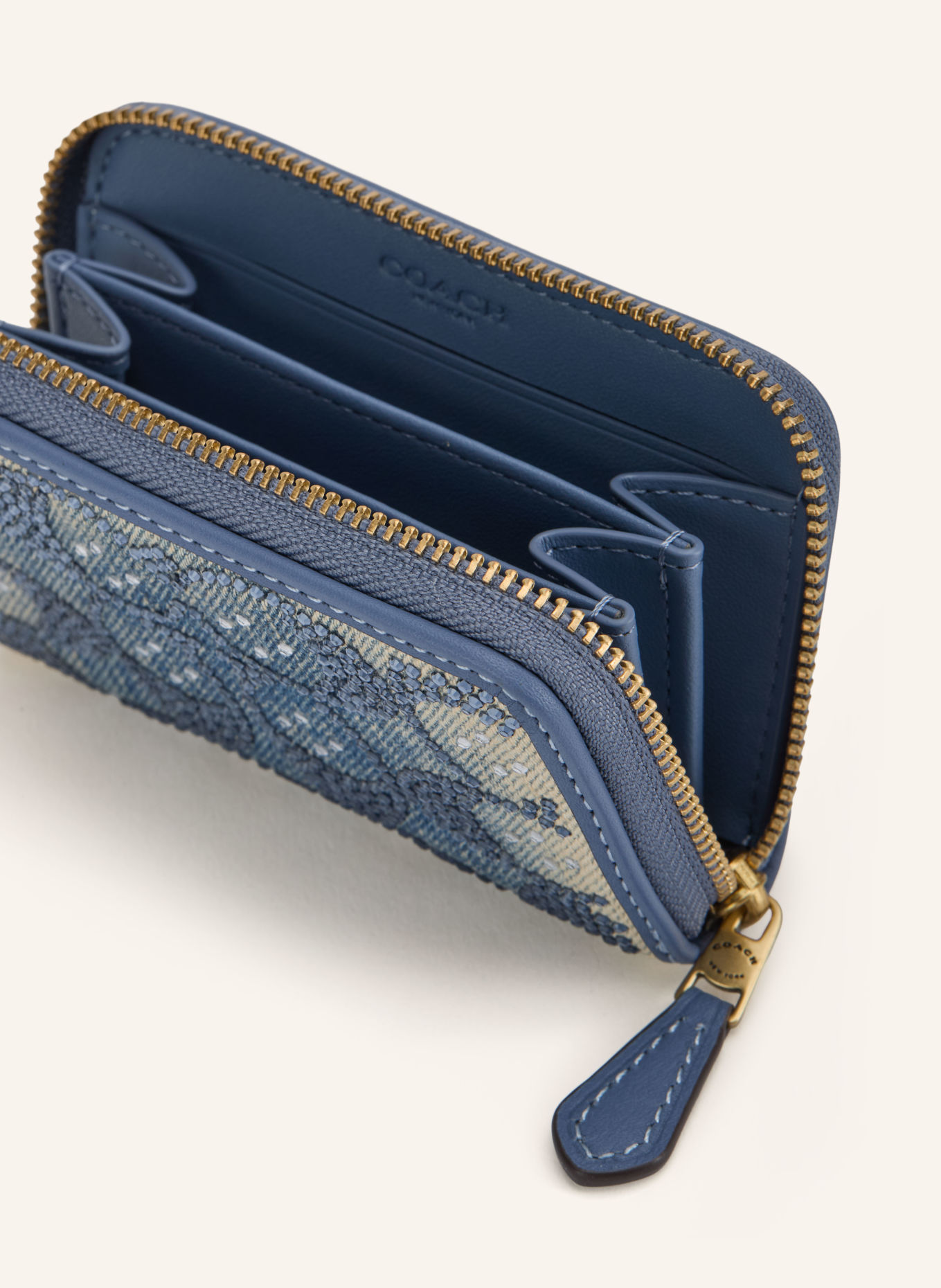 COACH Geldbörse ESSENTIAL SMALL mit Schmucksteinen: HELLBLAU / GOLD