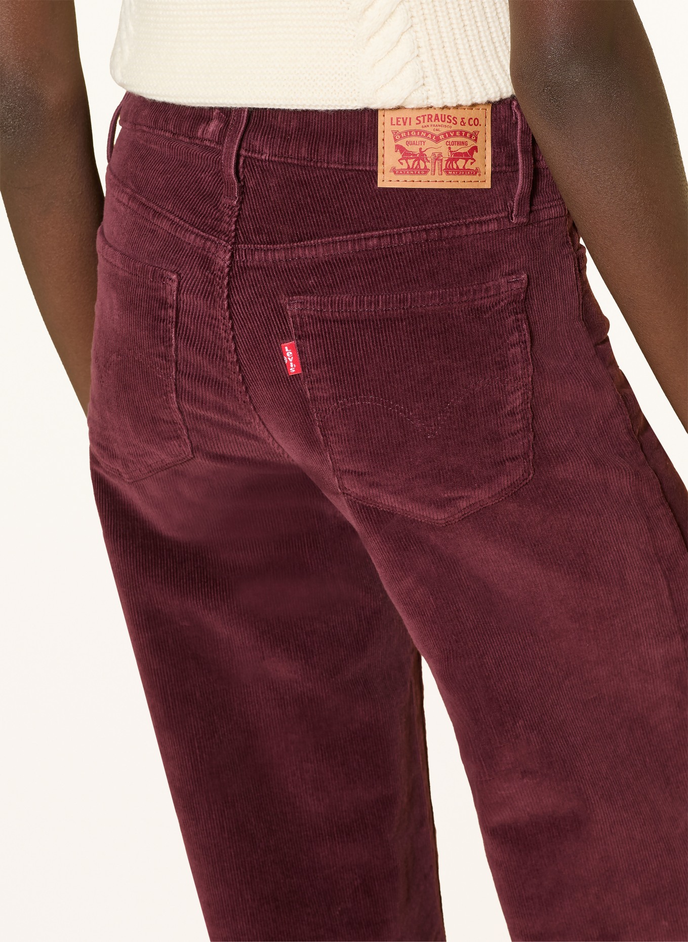 Levi's® Marlene-broek 318 SHAPING WIDE LEG van corduroy: DONKERROOD