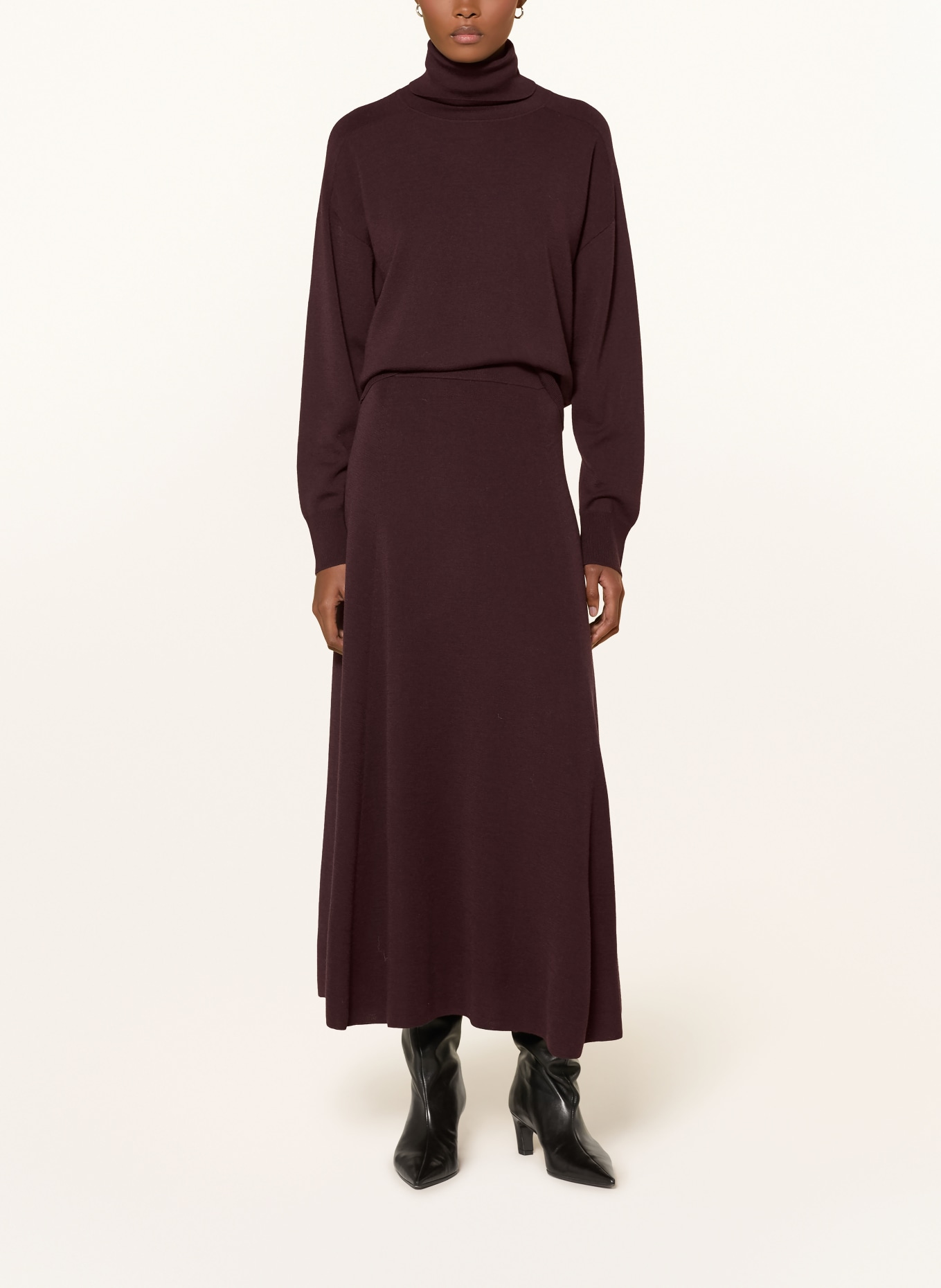 windsor. Knit skirt: DARK RED