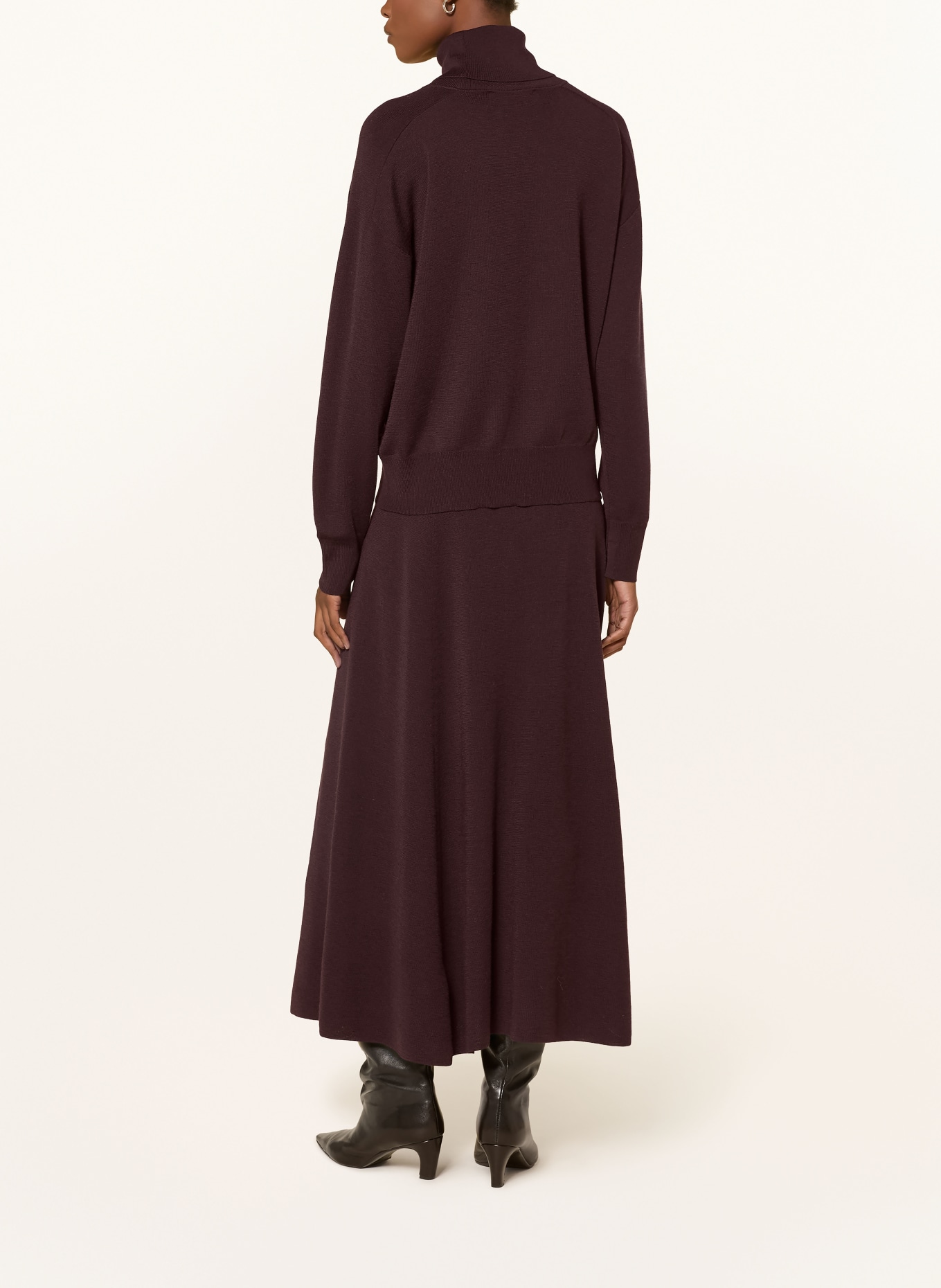 windsor. Knit skirt: DARK RED