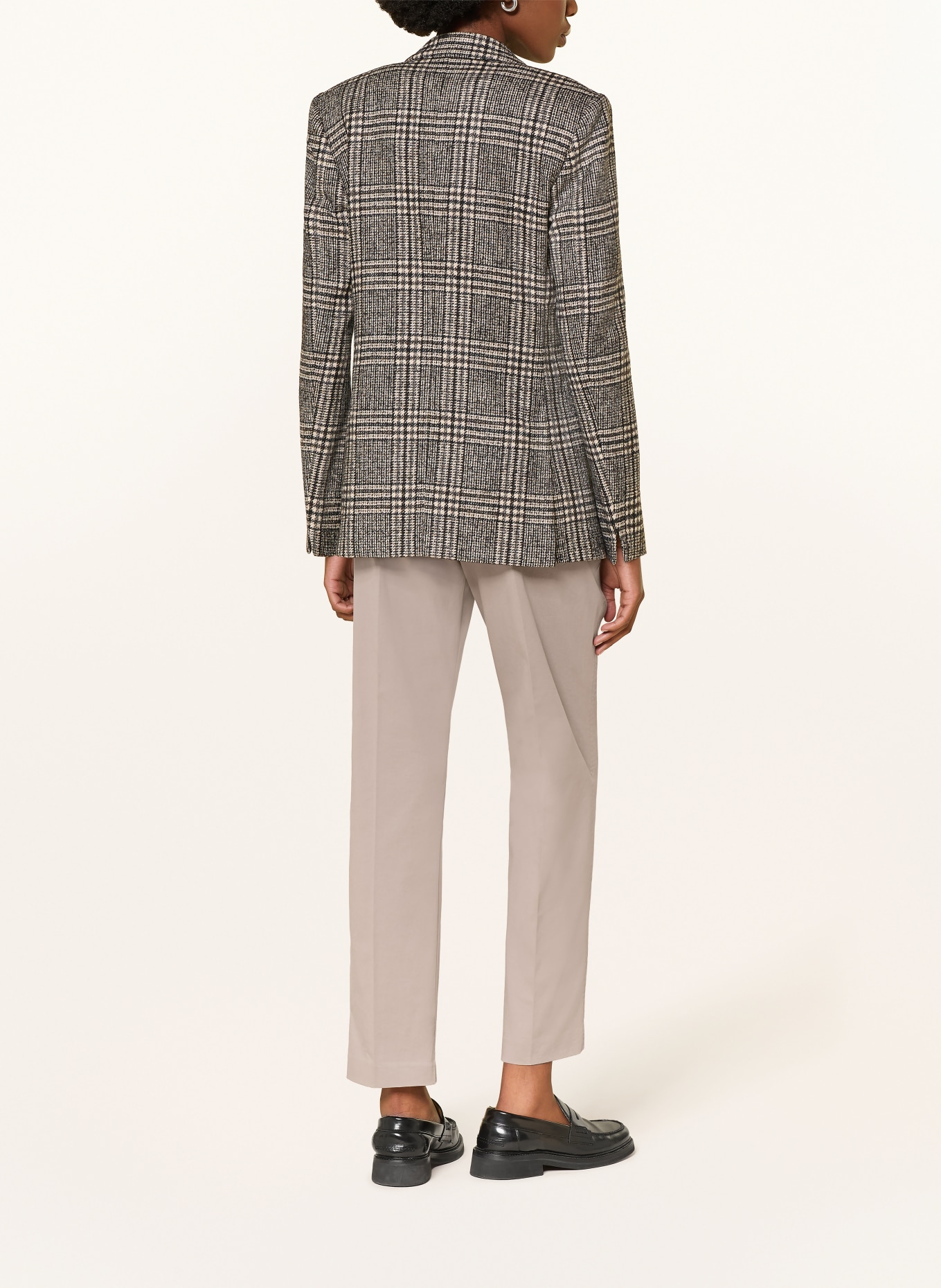 windsor. Chino: TAUPE