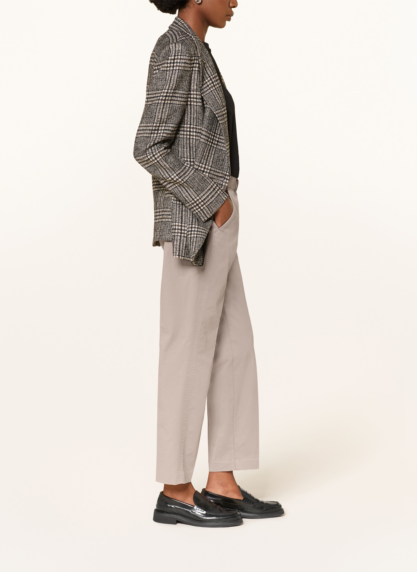 windsor. Chino: TAUPE