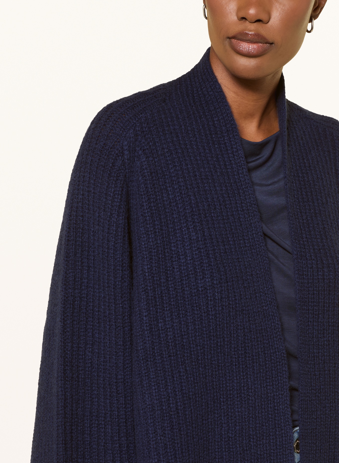 windsor. Knit wrap: DARK BLUE