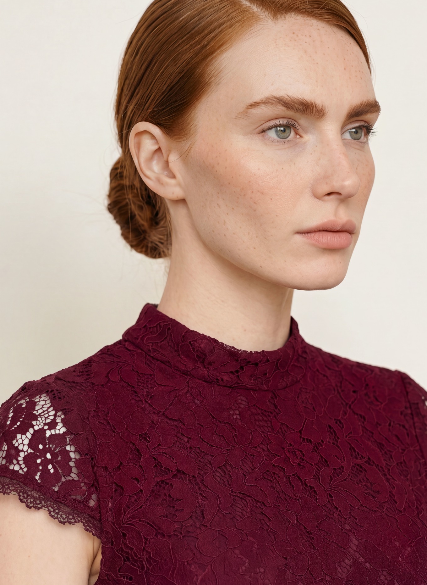 ADRIANNA PAPELL Jumpsuit im Materialmix: DUNKELROT