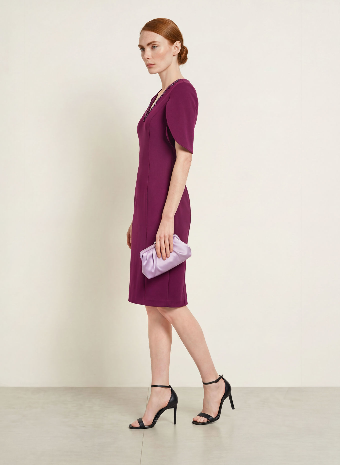 ADRIANNA PAPELL Robe de cocktail ornée de strass: ROUGE FONCÉ
