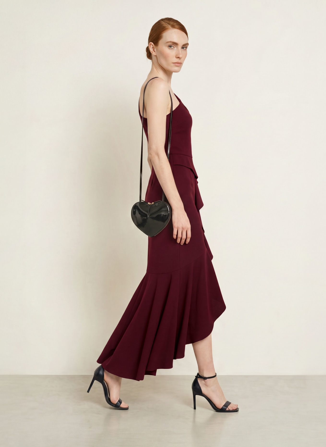 ADRIANNA PAPELL Abendkleid mit Schmucksteinen und Volants: DUNKELROT