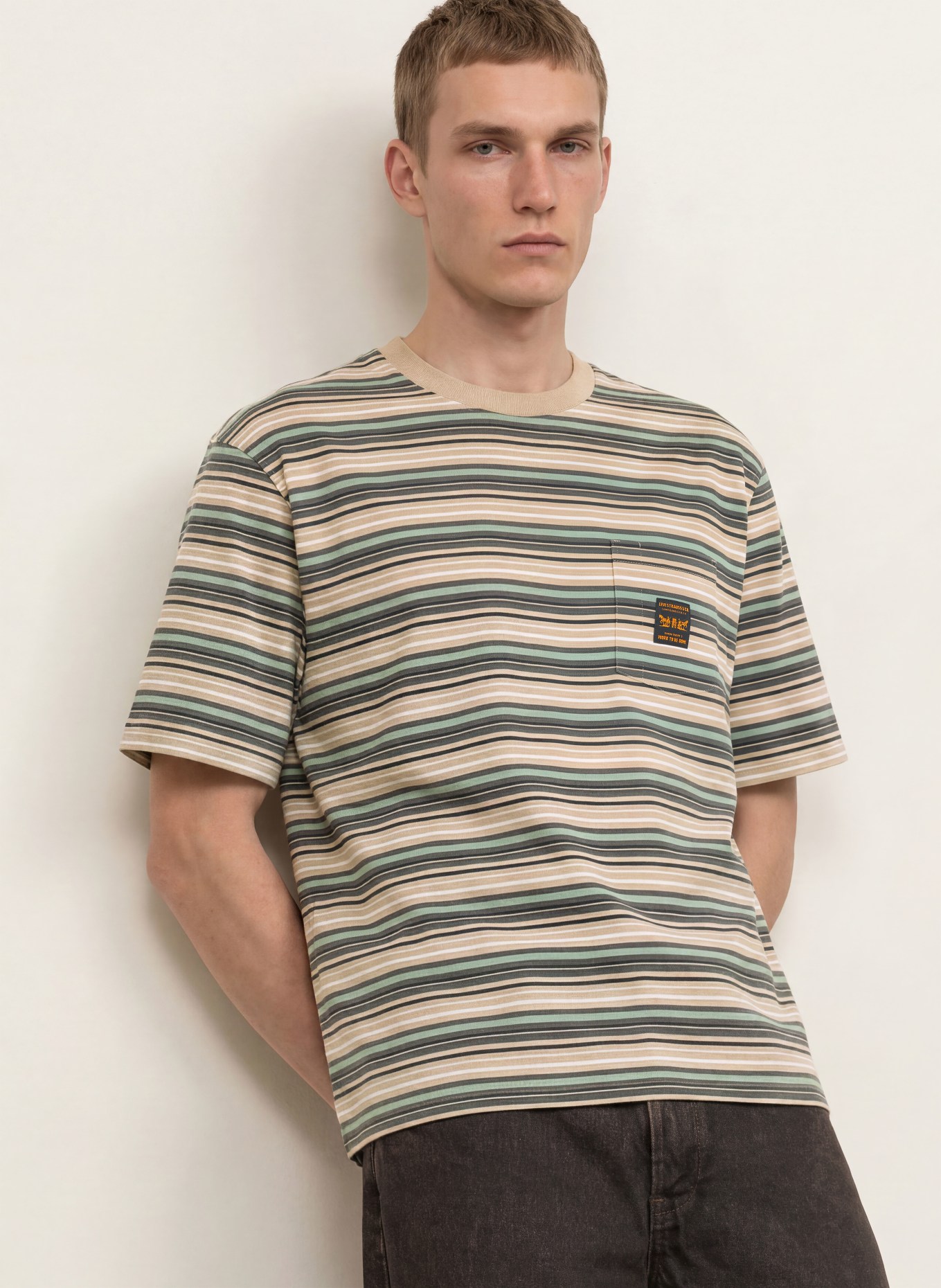 Levi's® WORKWEAR POCKET T-shirt: BEIGE / DARK GRAY / LIGHT GREEN