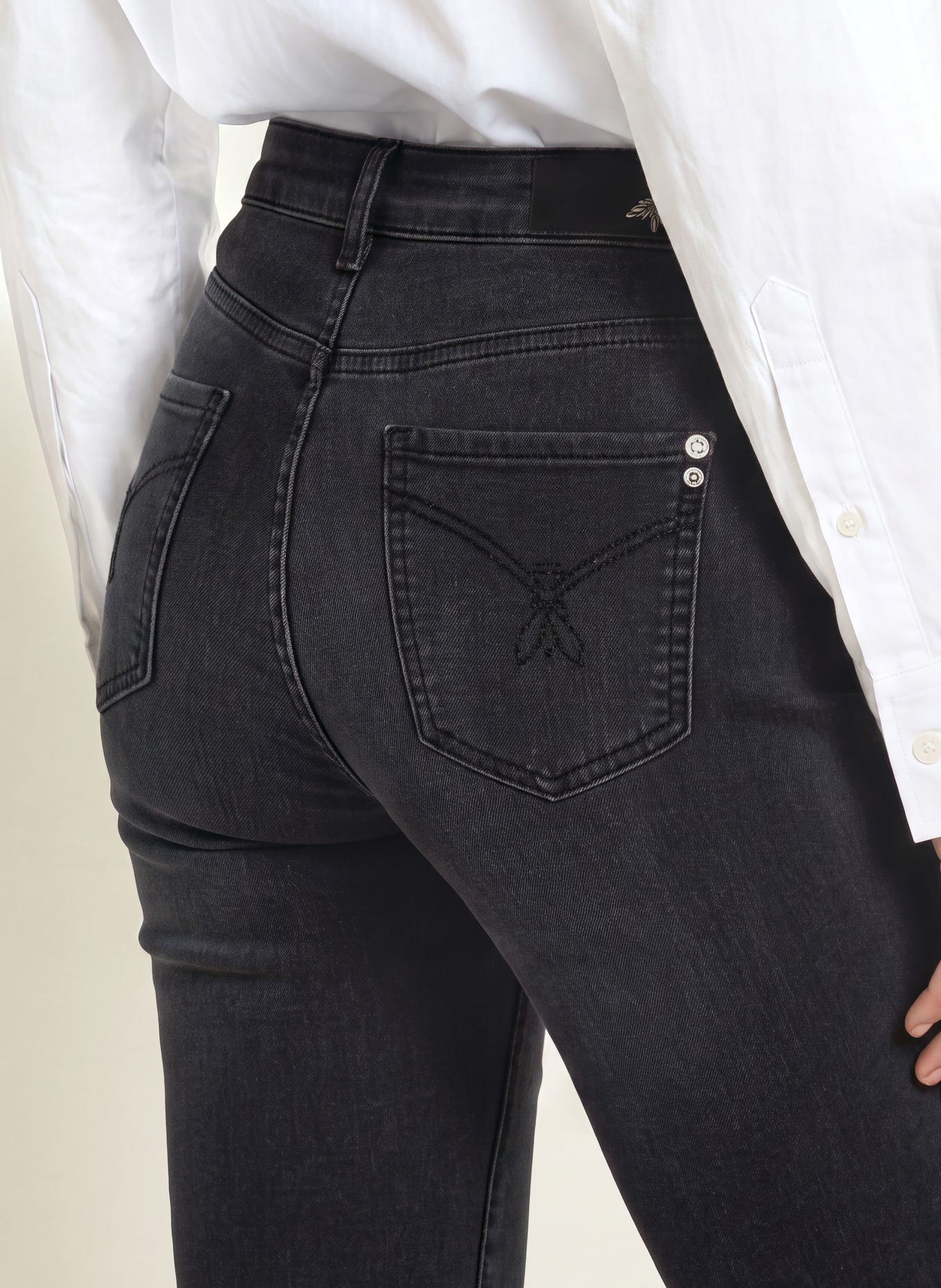 PATRIZIA PEPE Flared Jeans: K486 DEEP BLACK WASH