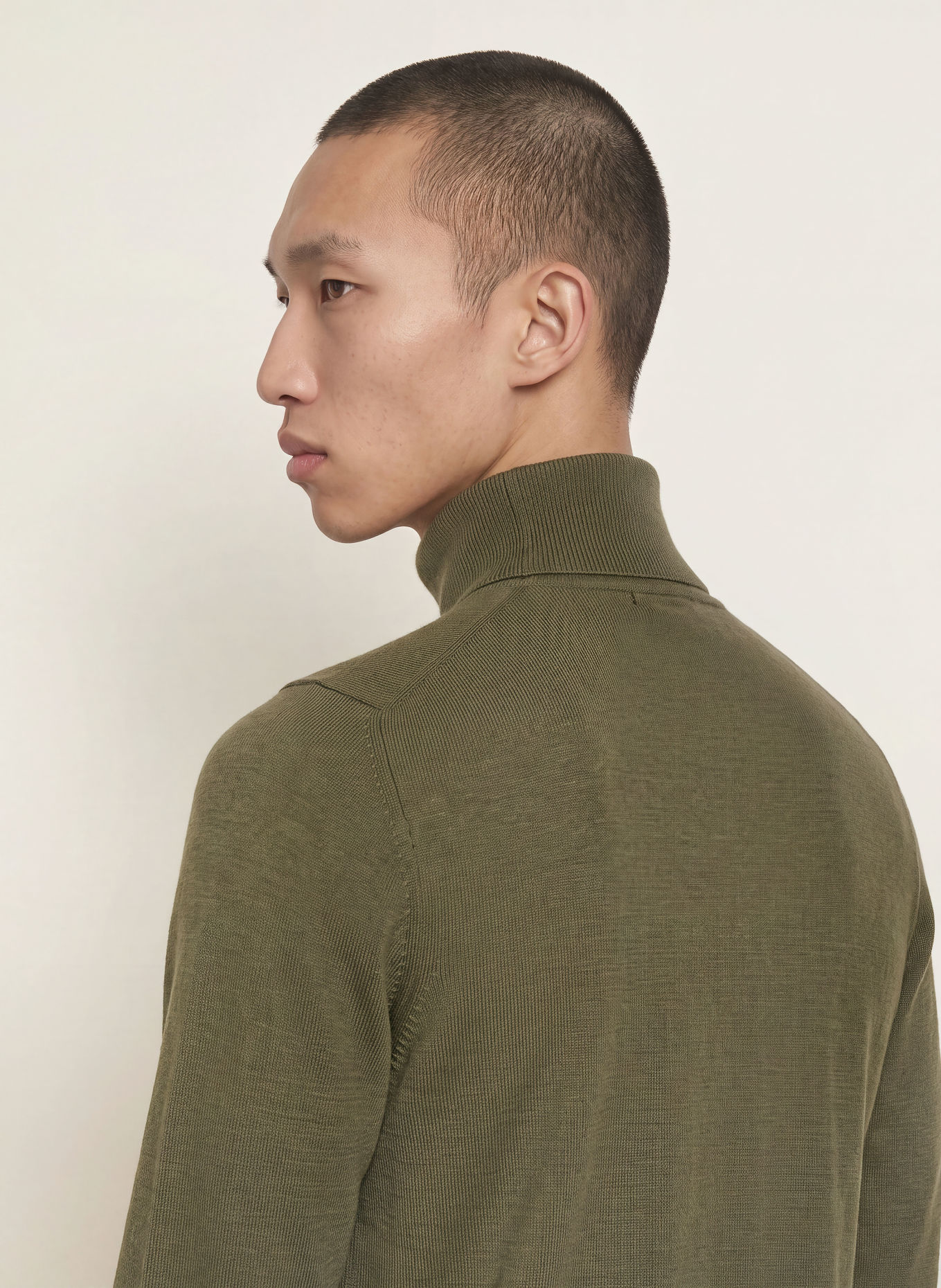 PAUL Rollkragenpullover aus Merinowolle: OLIV