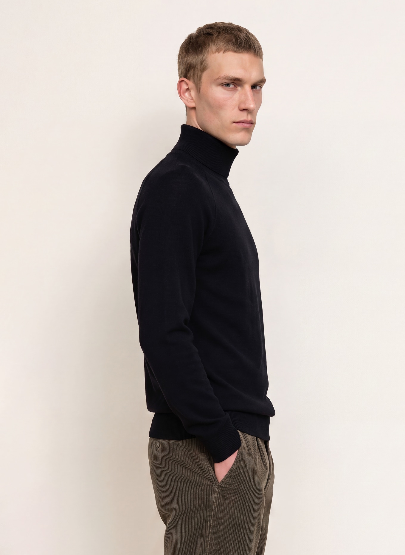 PAUL Cashmere turtleneck sweater: BLACK