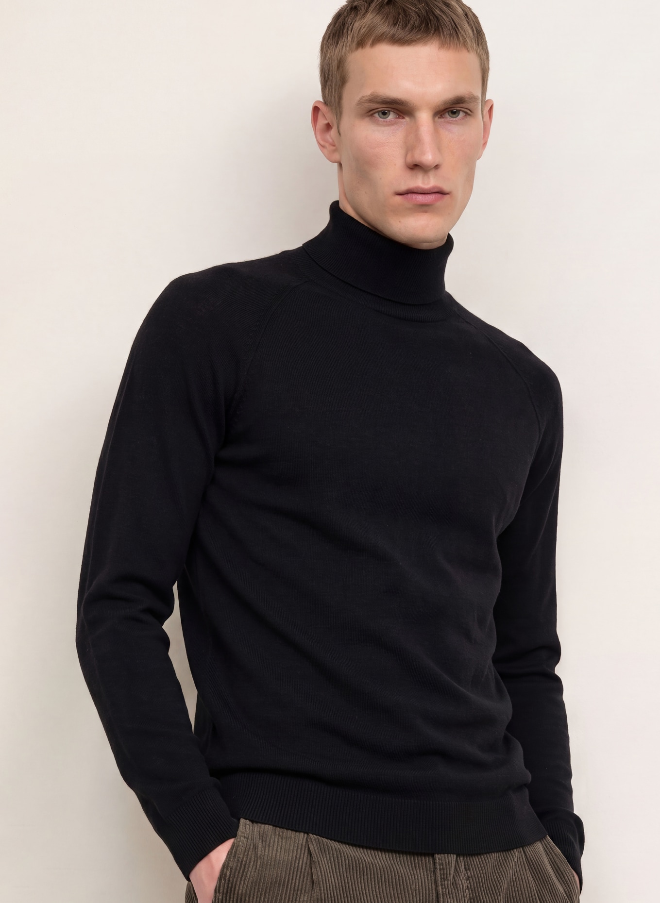 PAUL Cashmere turtleneck sweater: BLACK
