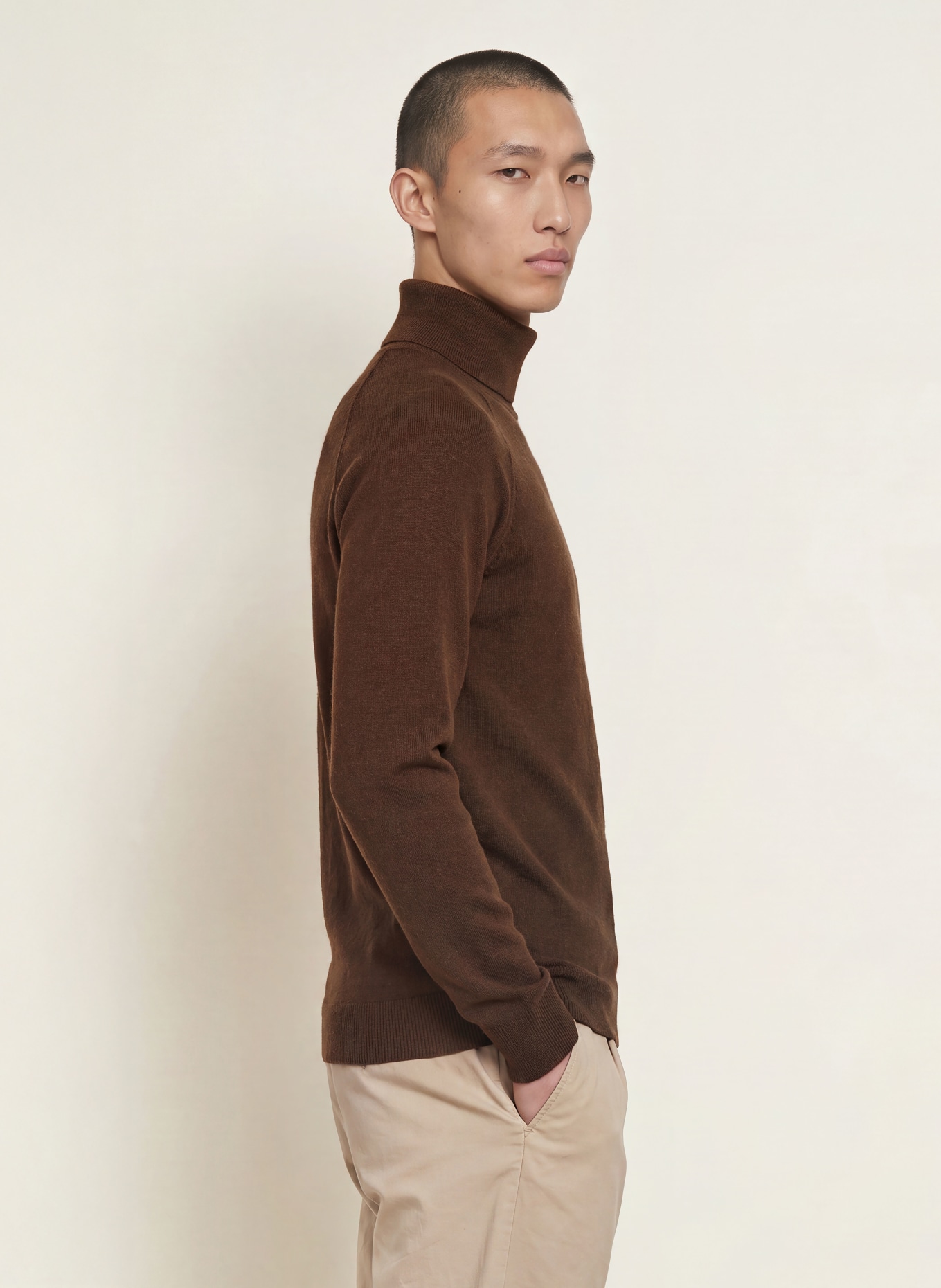 PAUL Cashmere turtleneck sweater: DARK BROWN