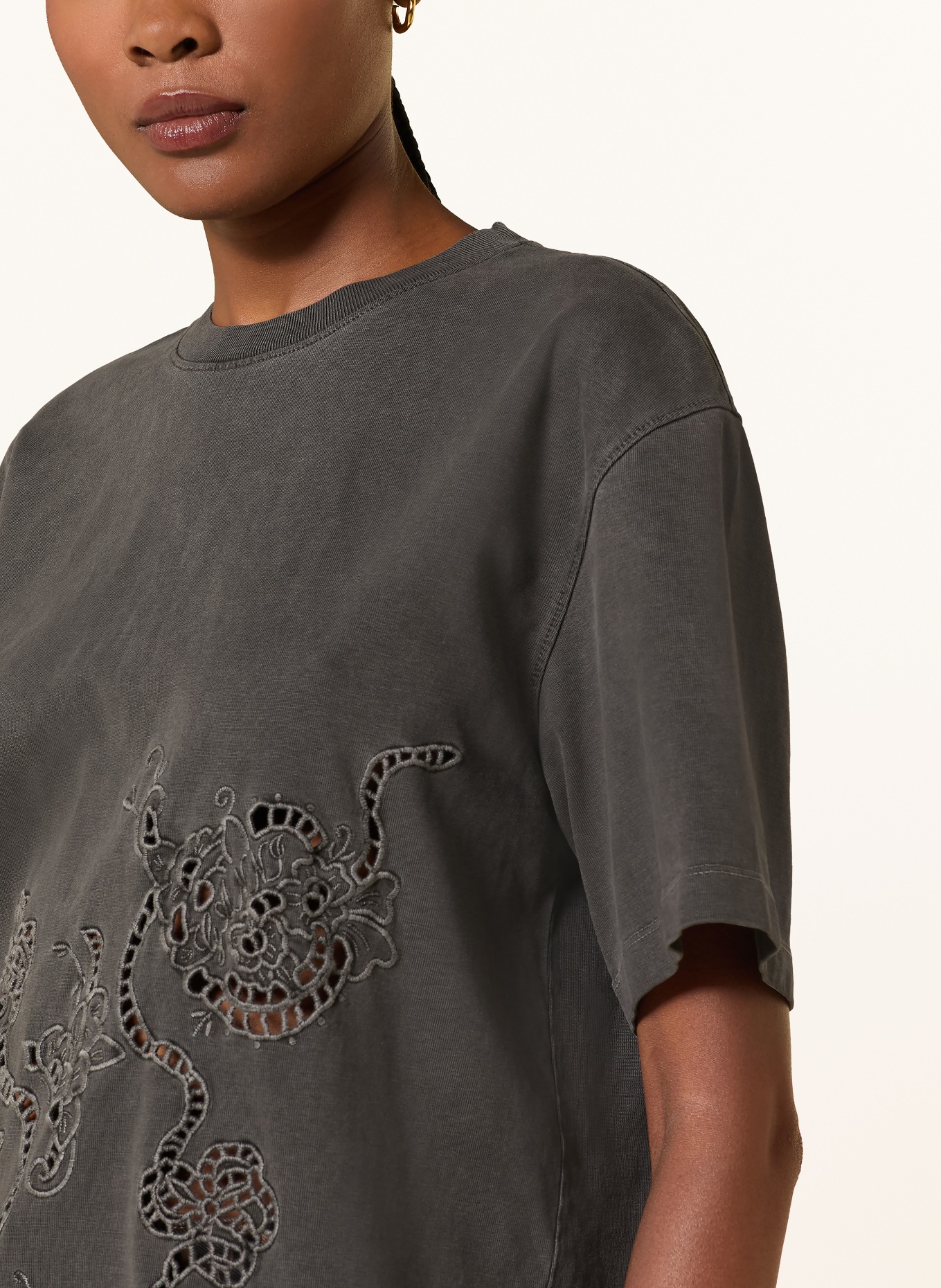 GANNI T-Shirt mit Spitze: DUNKELGRAU