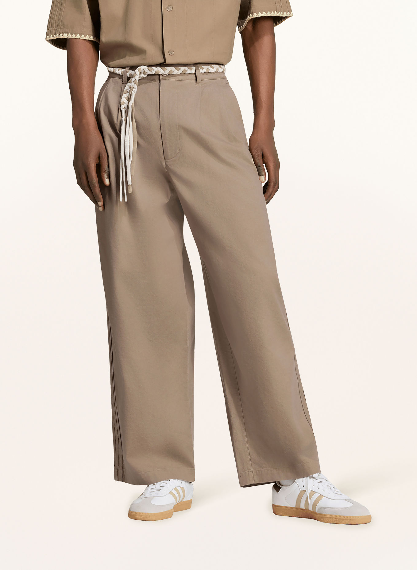 adidas Originals Pantalon RESORT S à bandes de galon: TAUPE / ÉCRU
