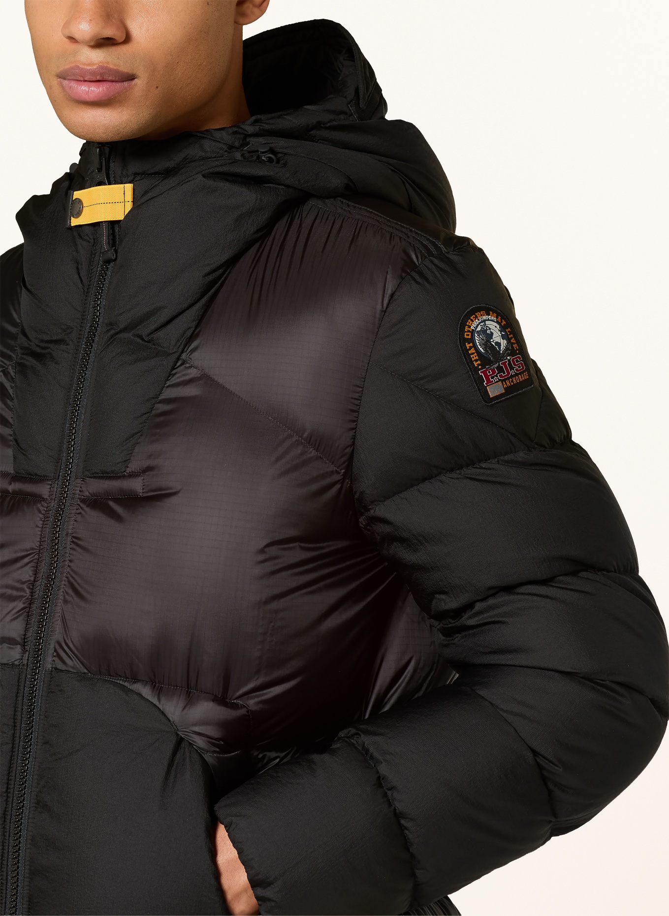 PARAJUMPERS Péřové bundy NOTIGI: ČERNÁ