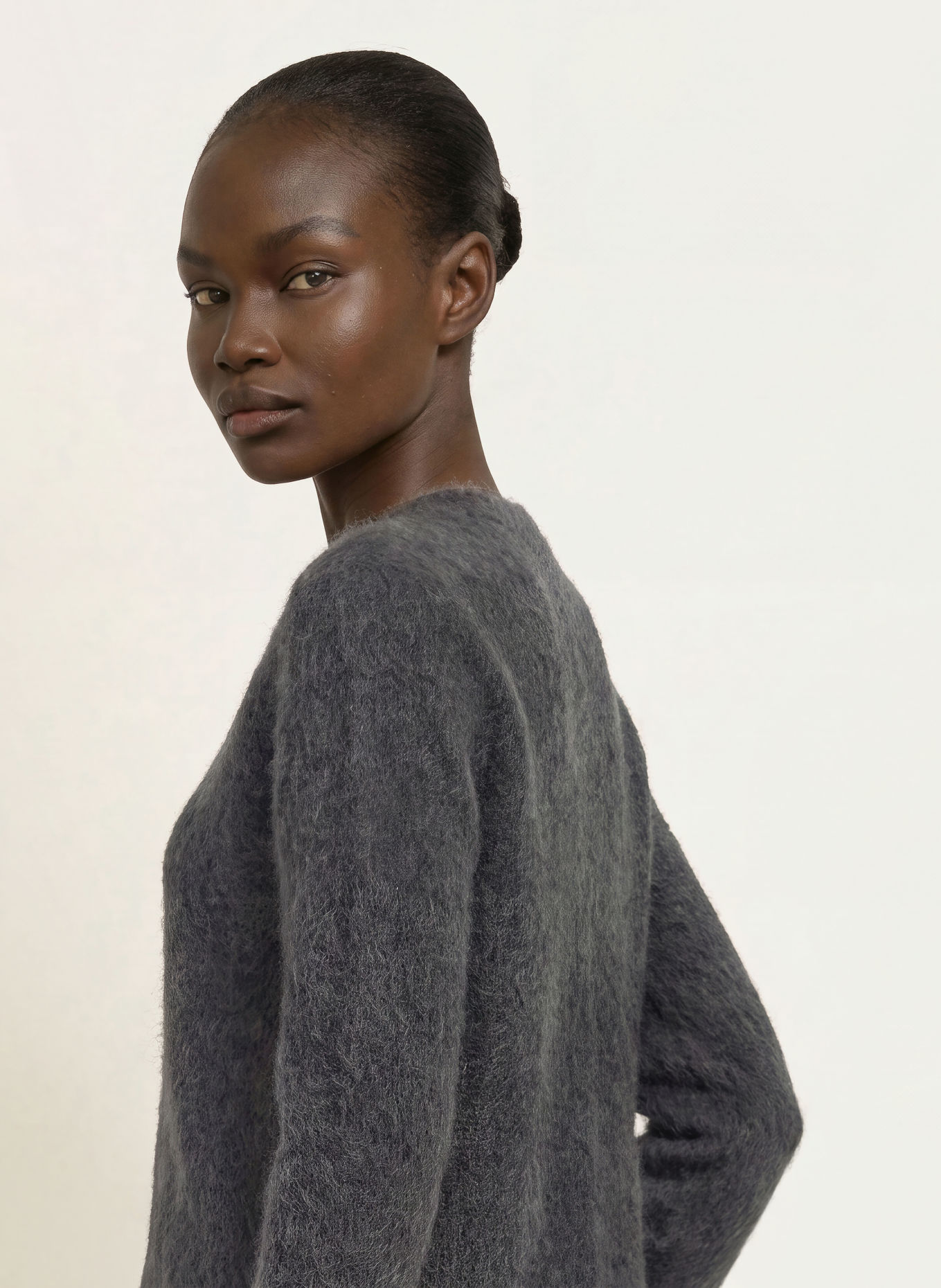 Juvia Trui SOLEA met alpaca: DONKERGRIJS