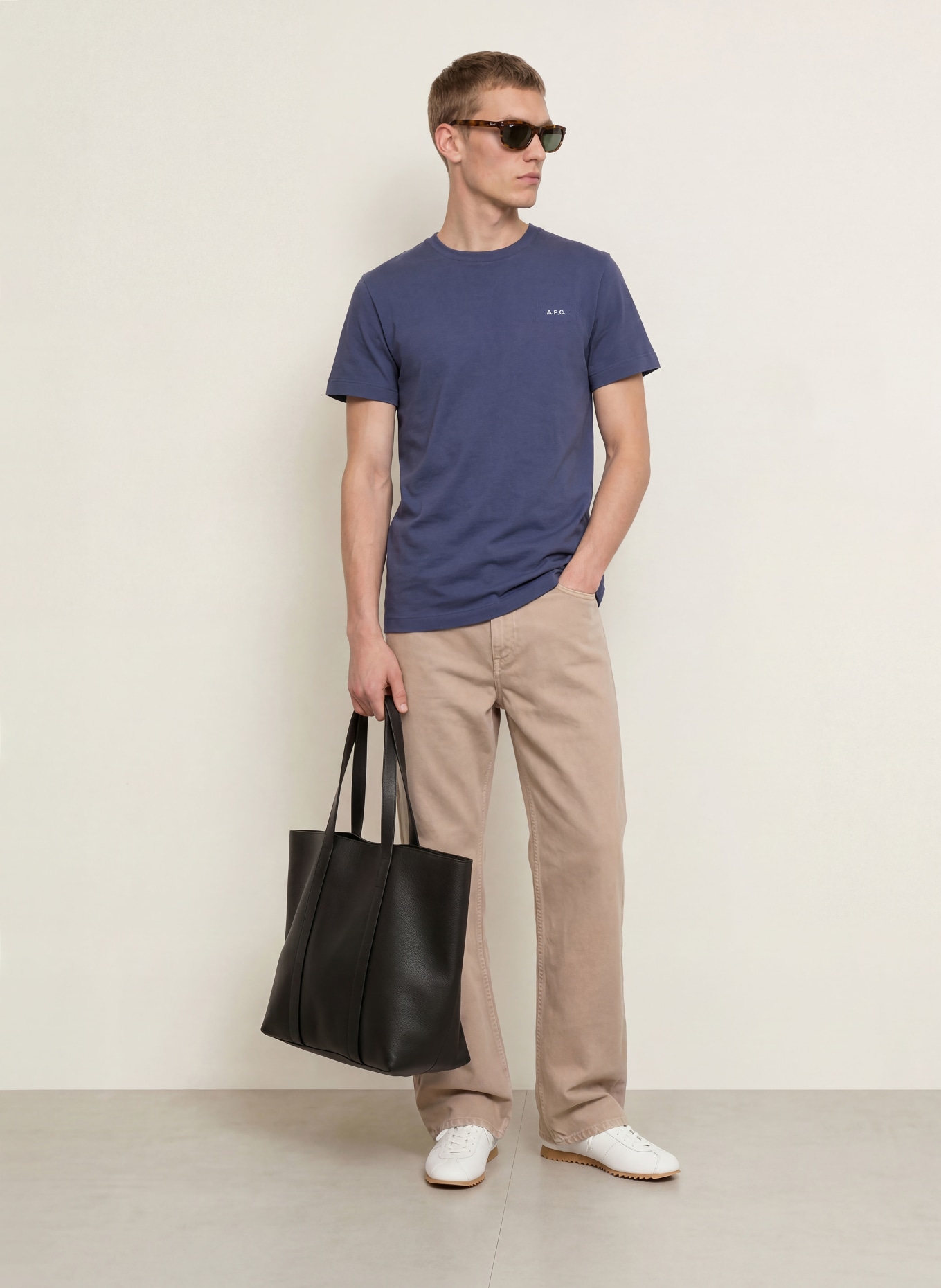 A.P.C. T-shirt OLIVER: DONKERBLAUW