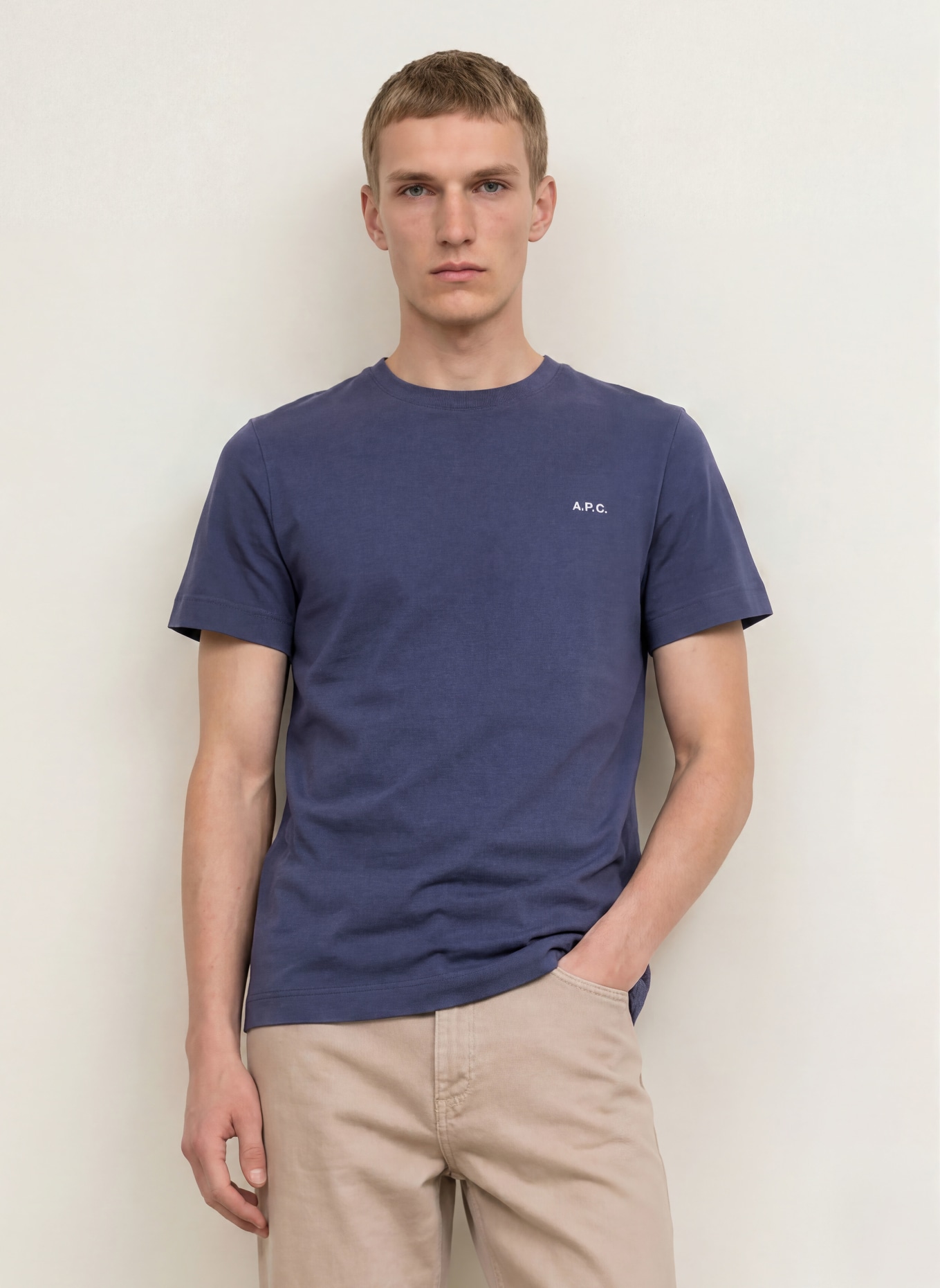 A.P.C. T-shirt OLIVER: DONKERBLAUW