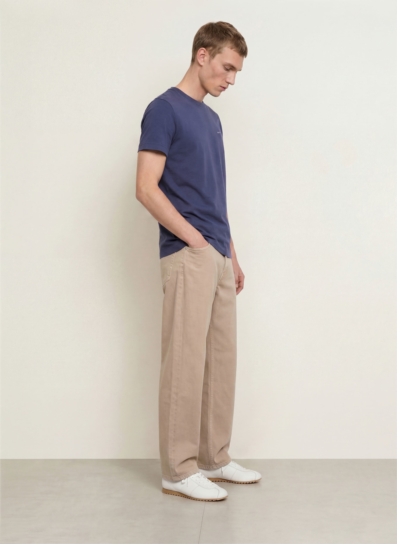 A.P.C. T-shirt OLIVER: DONKERBLAUW