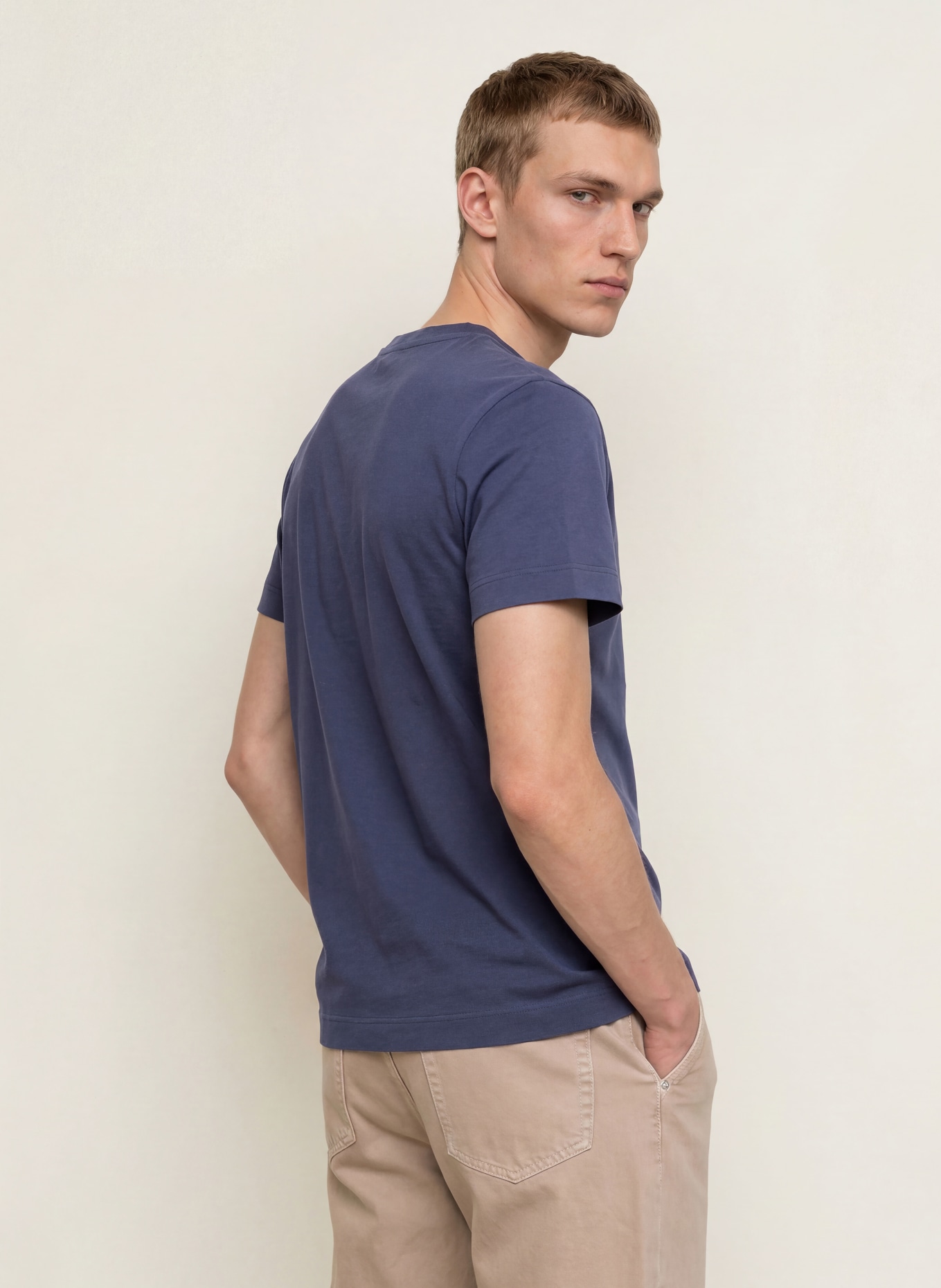 A.P.C. T-shirt OLIVER: DONKERBLAUW