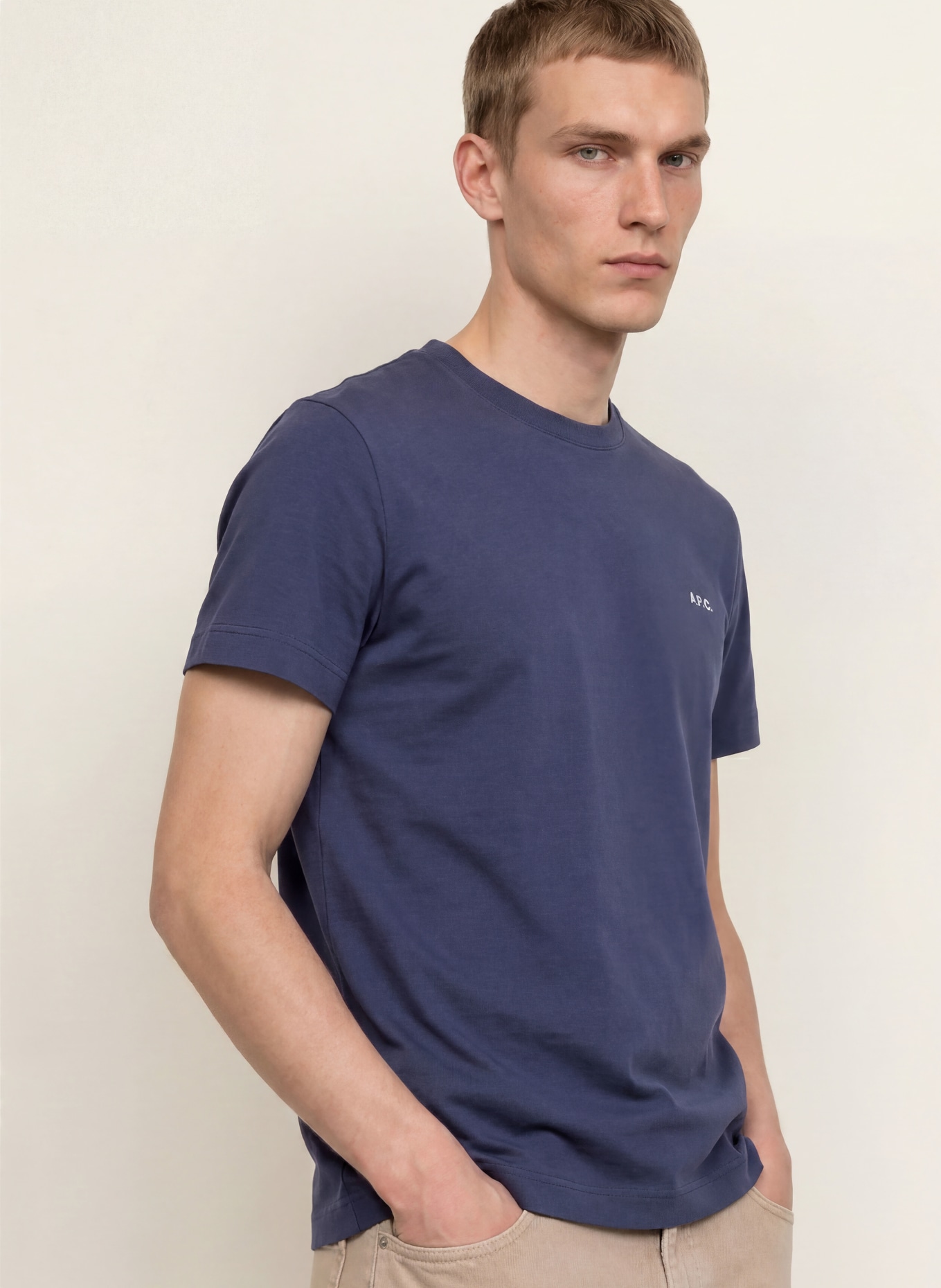 A.P.C. T-shirt OLIVER: DONKERBLAUW