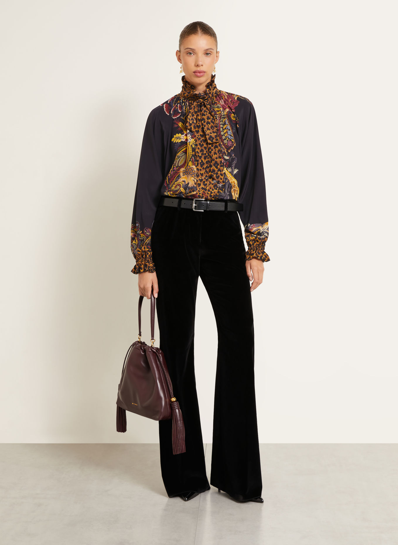 ETRO Blouse en soie avec nœud amovible et volants: NOIR / ROUGE / JAUNE