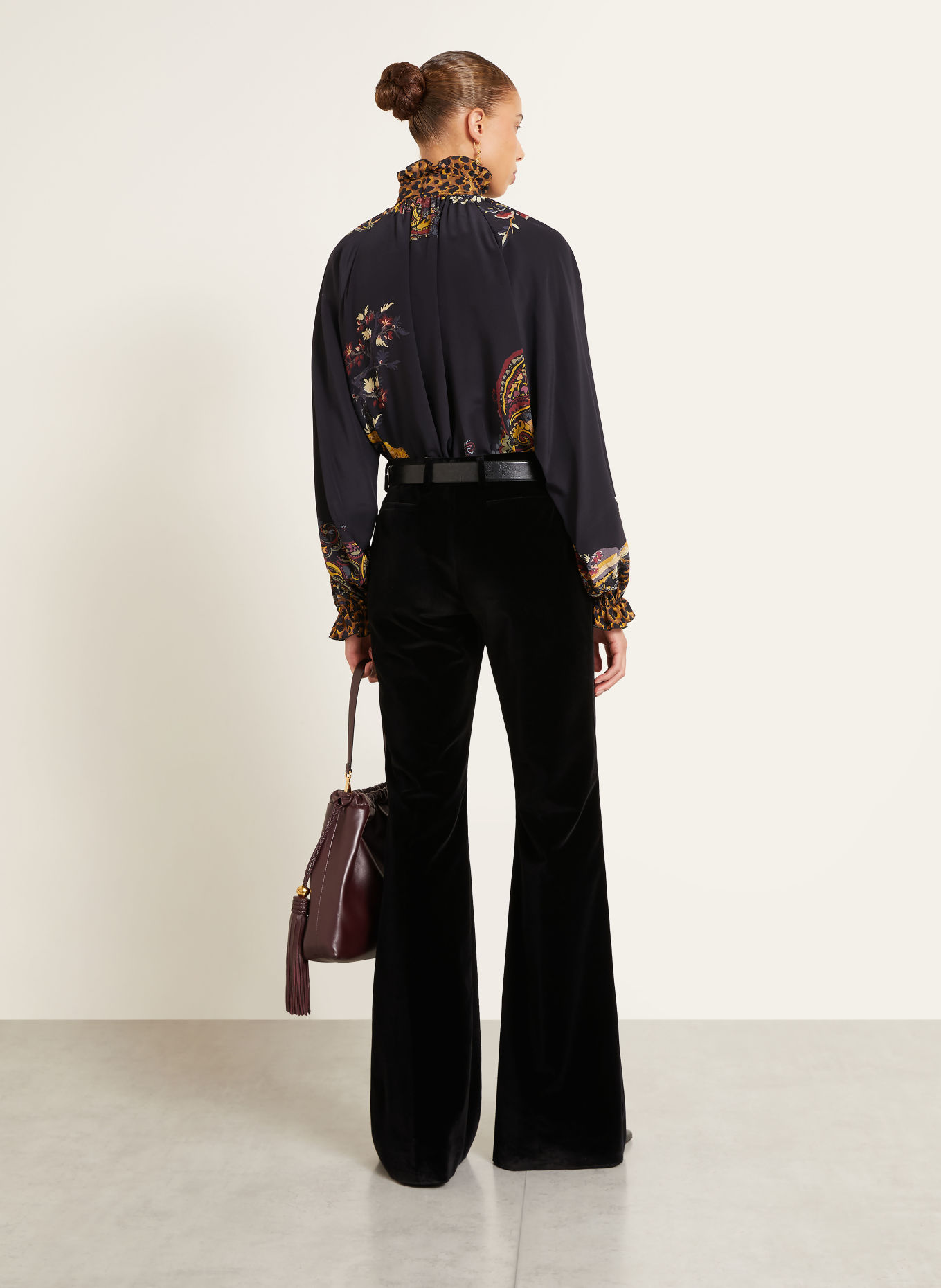 ETRO Blouse en soie avec nœud amovible et volants: NOIR / ROUGE / JAUNE