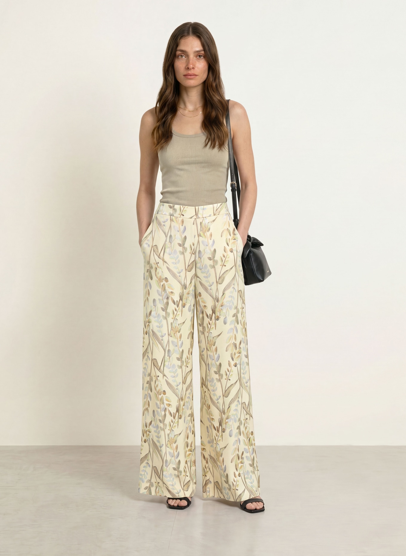TED BAKER Saténové kalhoty SUSSKI: BÉŽOVÁ / SVĚTLE ZELENÁ / ZELENÁ