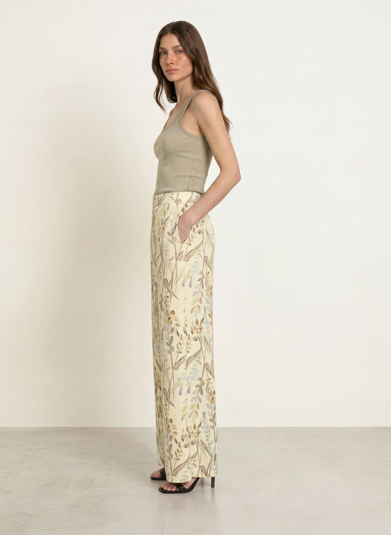 TED BAKER Saténové kalhoty SUSSKI: BÉŽOVÁ / SVĚTLE ZELENÁ / ZELENÁ