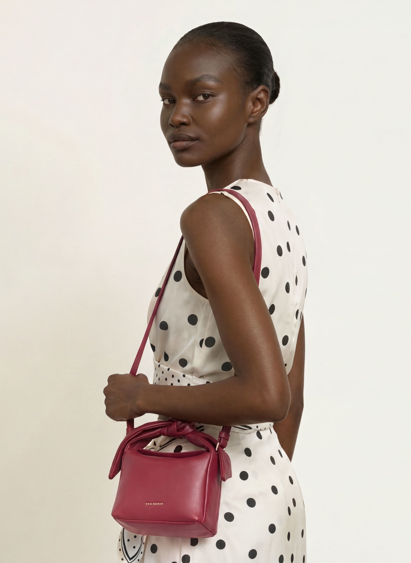 TED BAKER Kabelka přes rameno NIYAL: TMAVĚ ČERVENÁ / ZLATÁ