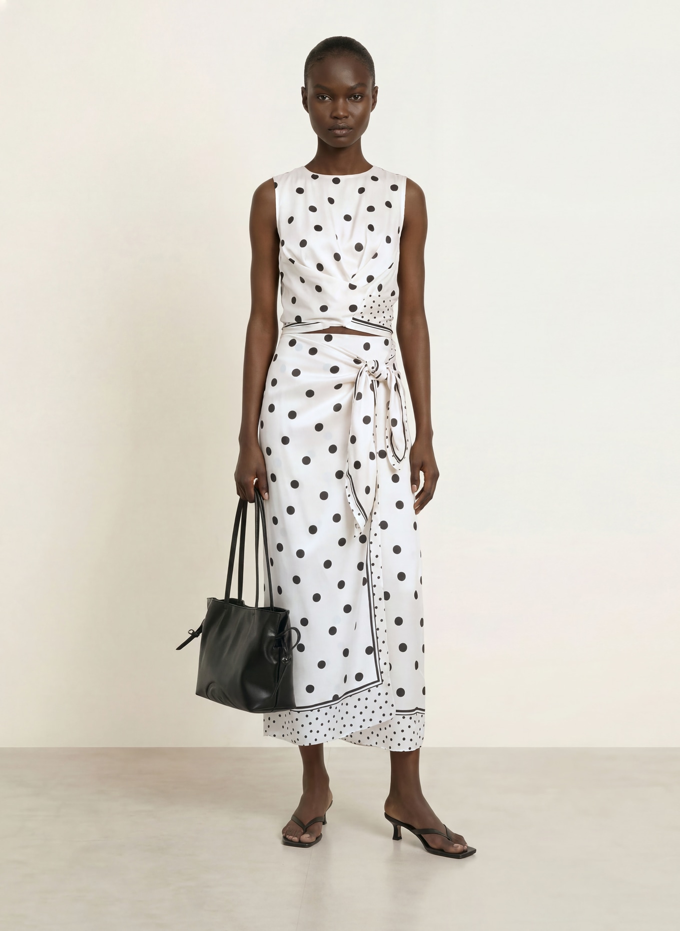 TED BAKER ALBBAA wikkelrok van satijn: WIT / ZWART